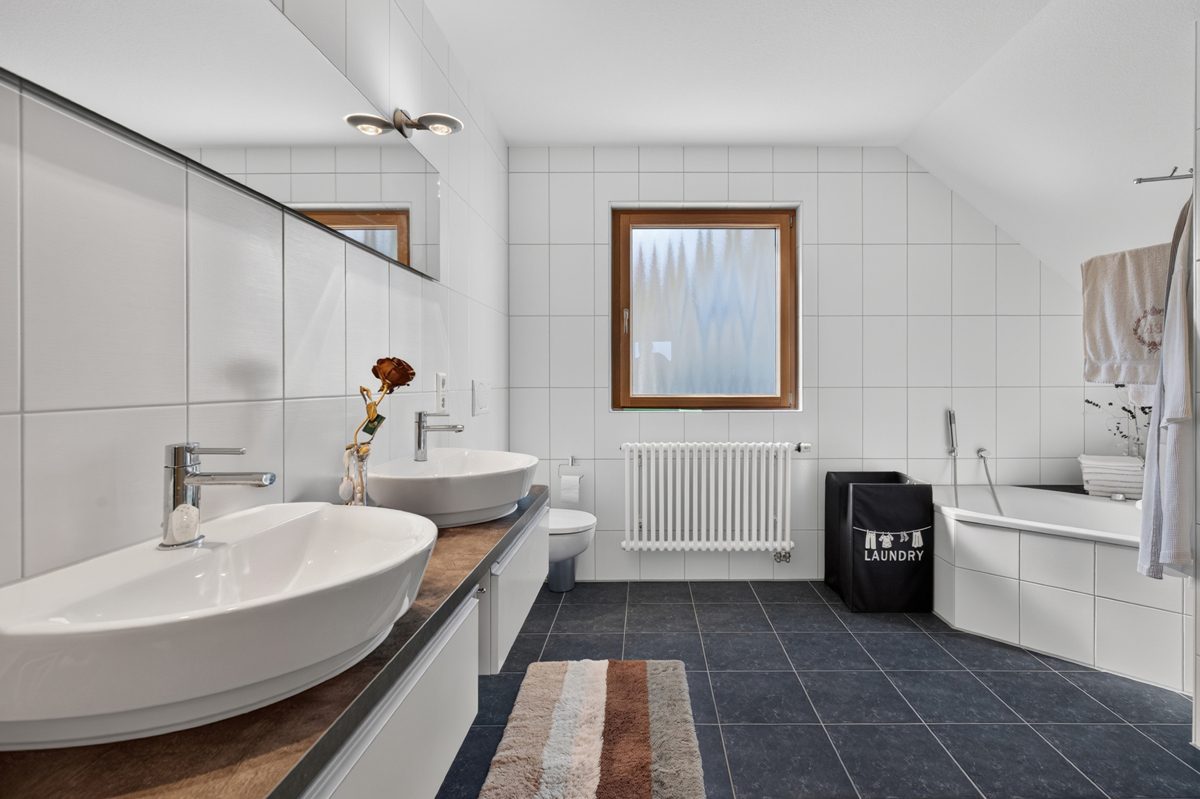 Immobilienangebot - Pfinztal / Kleinsteinbach - Wohnen & Anlage - Viel Platz für Ihre Wohnträume – Einfamilienhaus mit Einliegerwohnung und Weitblick