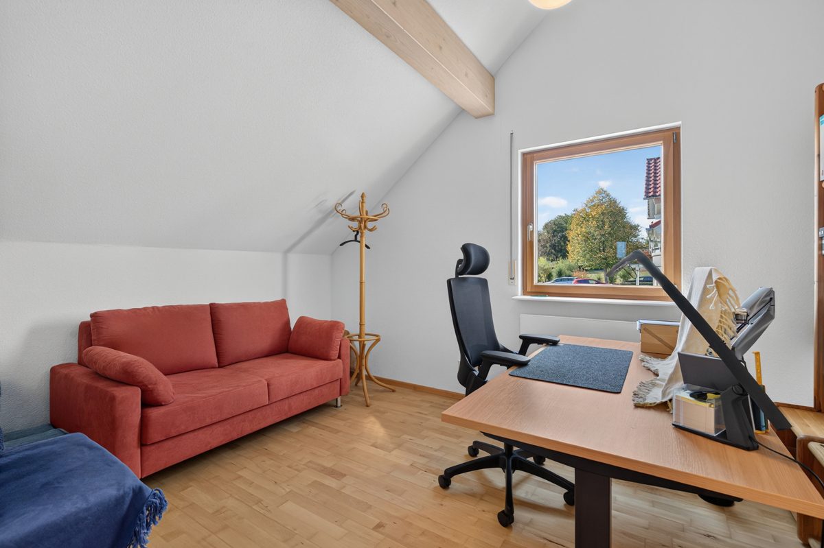 Immobilienangebot - Pfinztal / Kleinsteinbach - Wohnen & Anlage - Viel Platz für Ihre Wohnträume – Einfamilienhaus mit Einliegerwohnung und Weitblick