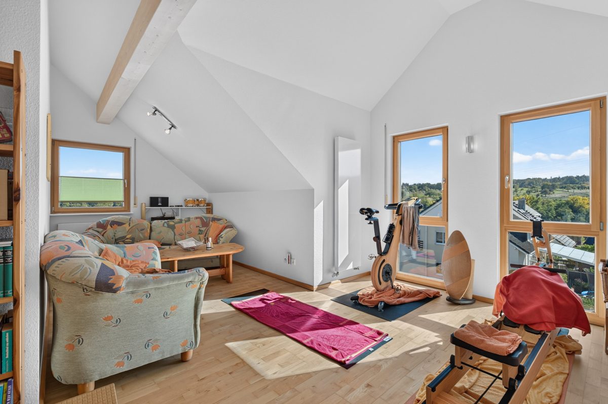 Immobilienangebot - Pfinztal / Kleinsteinbach - Wohnen & Anlage - Viel Platz für Ihre Wohnträume – Einfamilienhaus mit Einliegerwohnung und Weitblick