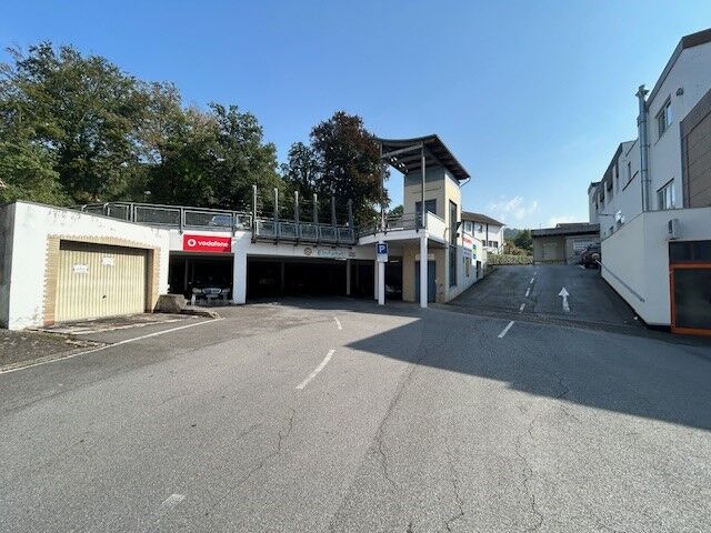 Immobilienangebot - Marsberg - Gewerbe - Verkaufsfläche/Gastronomie mit Terrasse direkt am Parkplatz in zentraler Lage