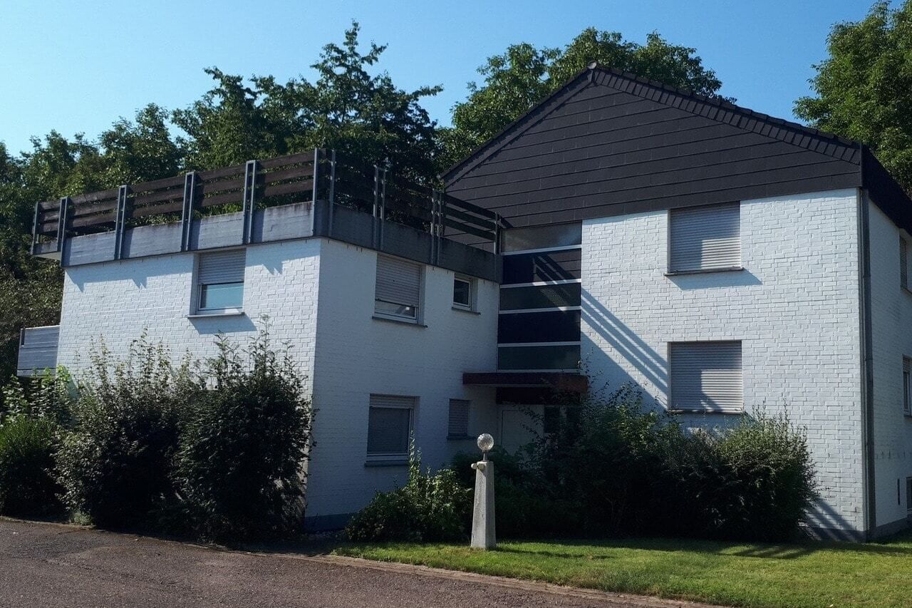 Immobilienangebot - Höxter - Gewerbe - Wohnen und Arbeiten unter einem Dach in Höxter mit Blick ins Grüne