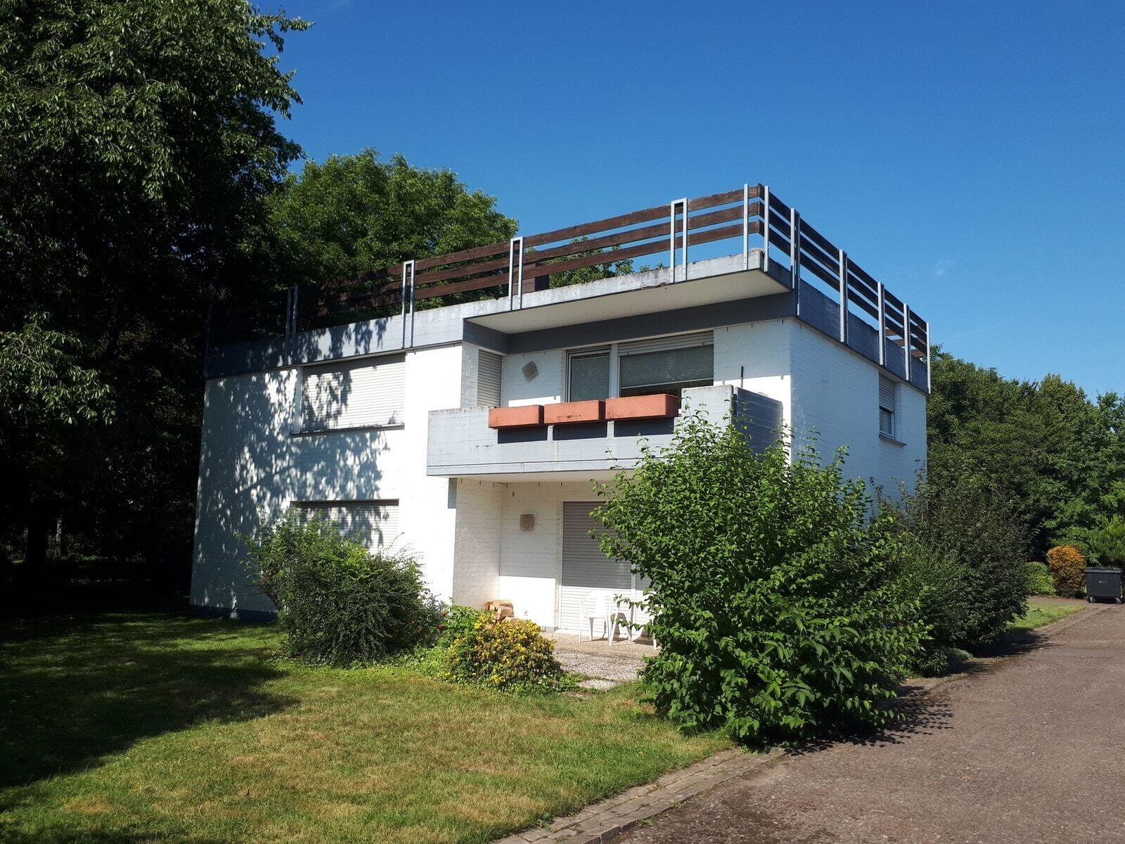 Immobilienangebot - Höxter - Gewerbe - Wohnen und Arbeiten unter einem Dach in Höxter mit Blick ins Grüne