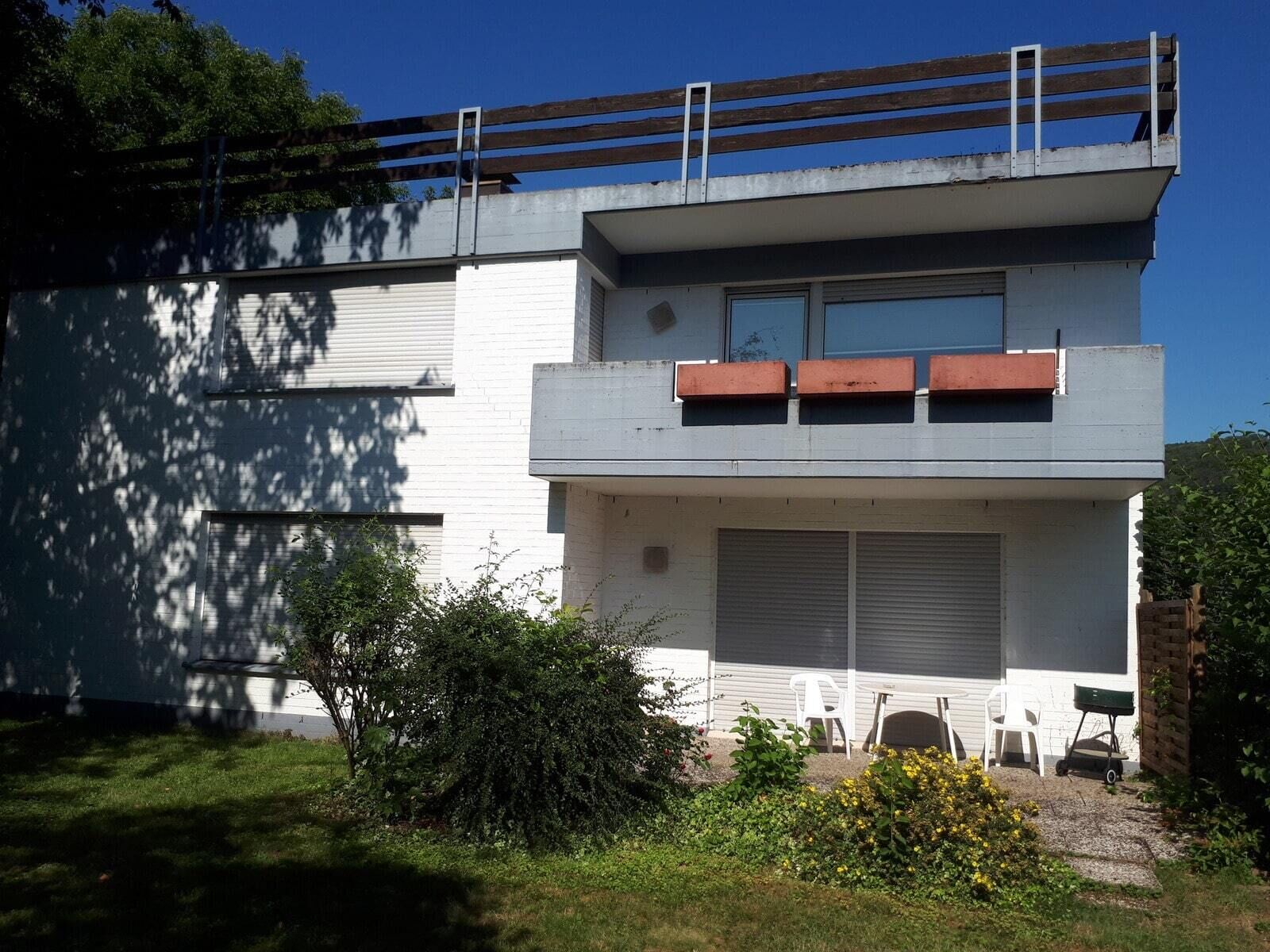 Immobilienangebot - Höxter - Gewerbe - Wohnen und Arbeiten unter einem Dach in Höxter mit Blick ins Grüne