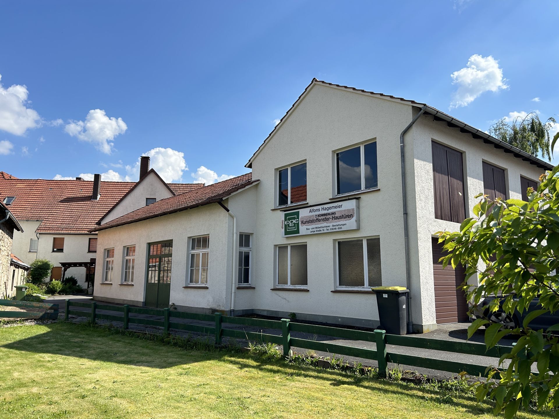 Immobilienangebot - Willebadessen - Alle - Geräumiges Wohnhaus mit großem Werkstattgebäude in Willebadessen - Vielseitige Nutzungsmöglichkeiten!