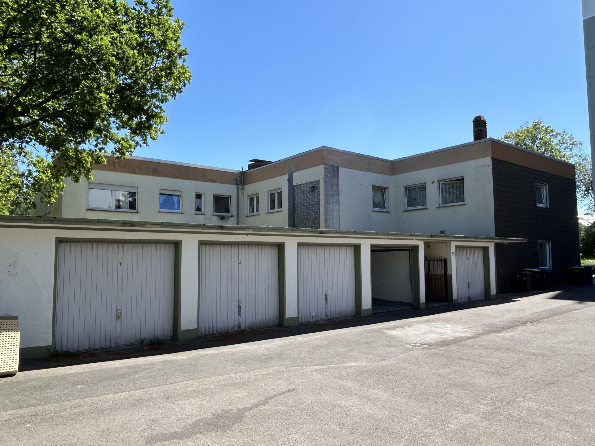 Immobilienangebot - Detmold - Alle - Vielseitig nutzbare Gewerbeimmobilie mit 4 Wohnungen