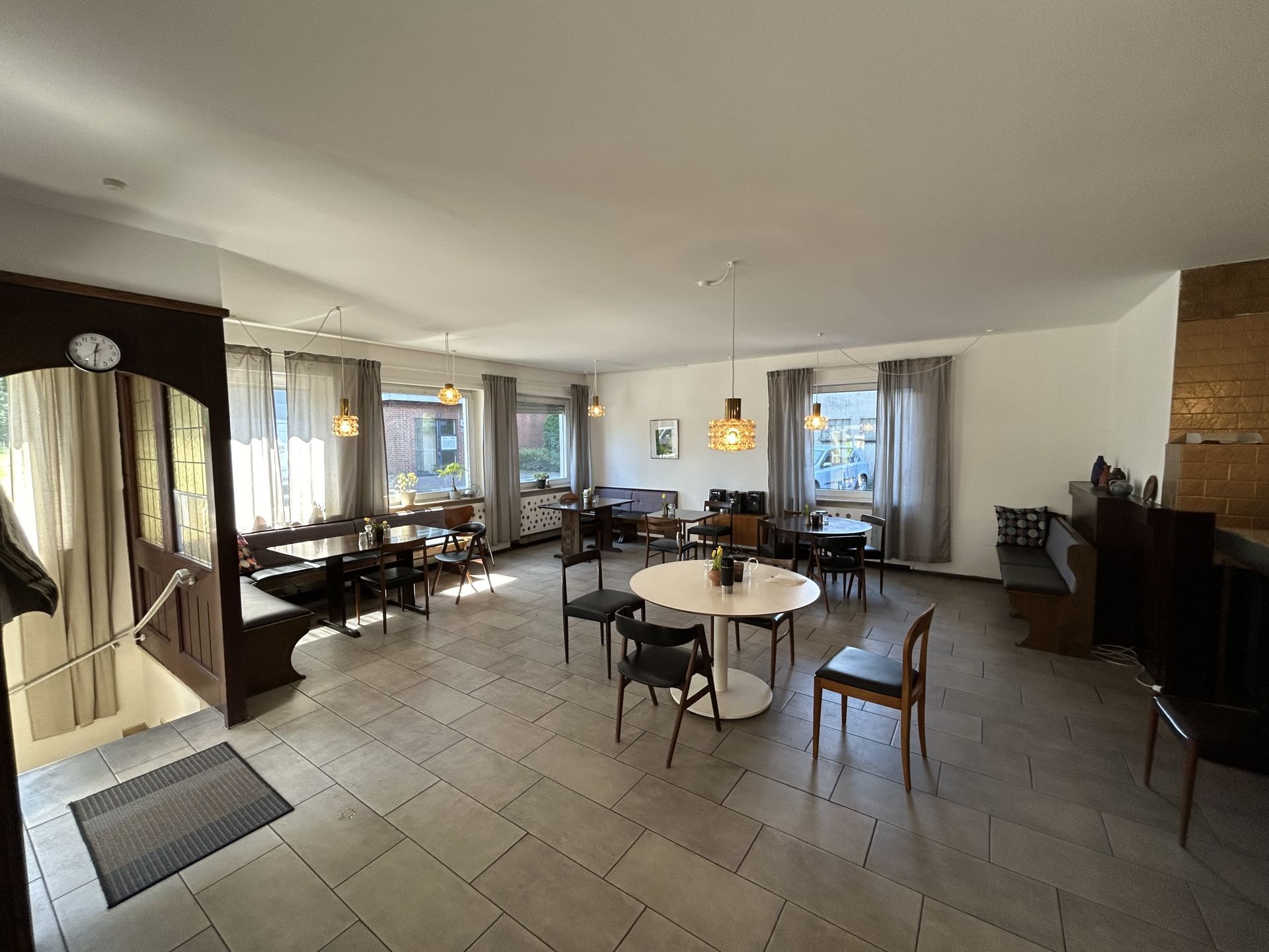 Immobilienangebot - Detmold - Alle - Vielseitig nutzbare Gewerbeimmobilie mit 4 Wohnungen