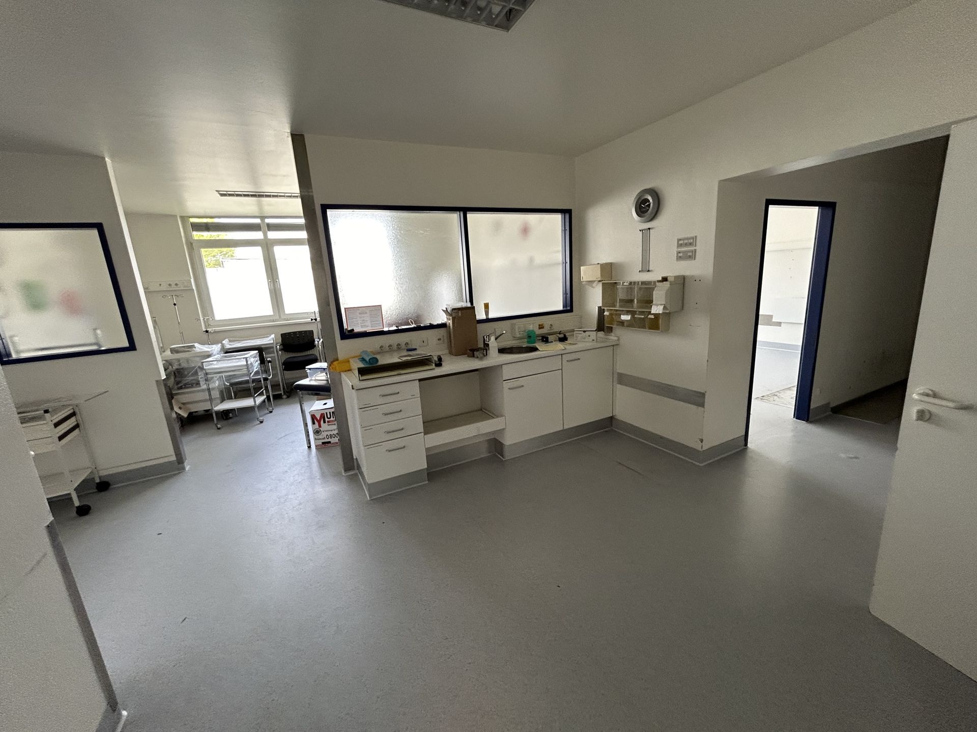 Immobilienangebot - Detmold - Gewerbe - Repräsentative Büro-/Praxisflächen + Parkplätze in zentraler Lage
EG: 420m² + 150m²; 2. OG: 295 m²; 3. OG: 115 m², 39 PKW