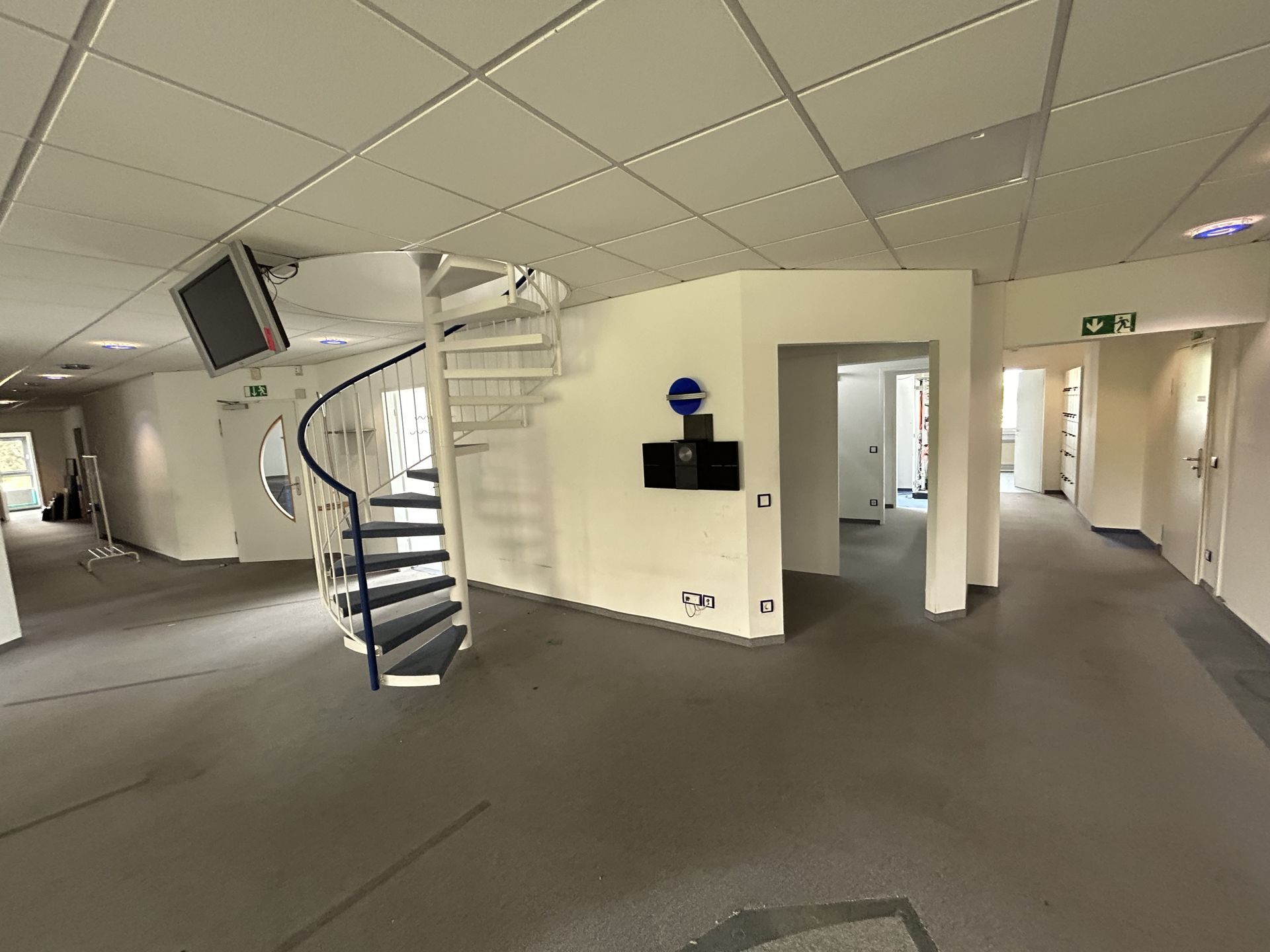 Immobilienangebot - Detmold - Gewerbe - Repräsentative Büro-/Praxisflächen + Parkplätze in zentraler Lage
EG: 420m² + 150m²; 2. OG: 295 m²; 3. OG: 115 m², 39 PKW