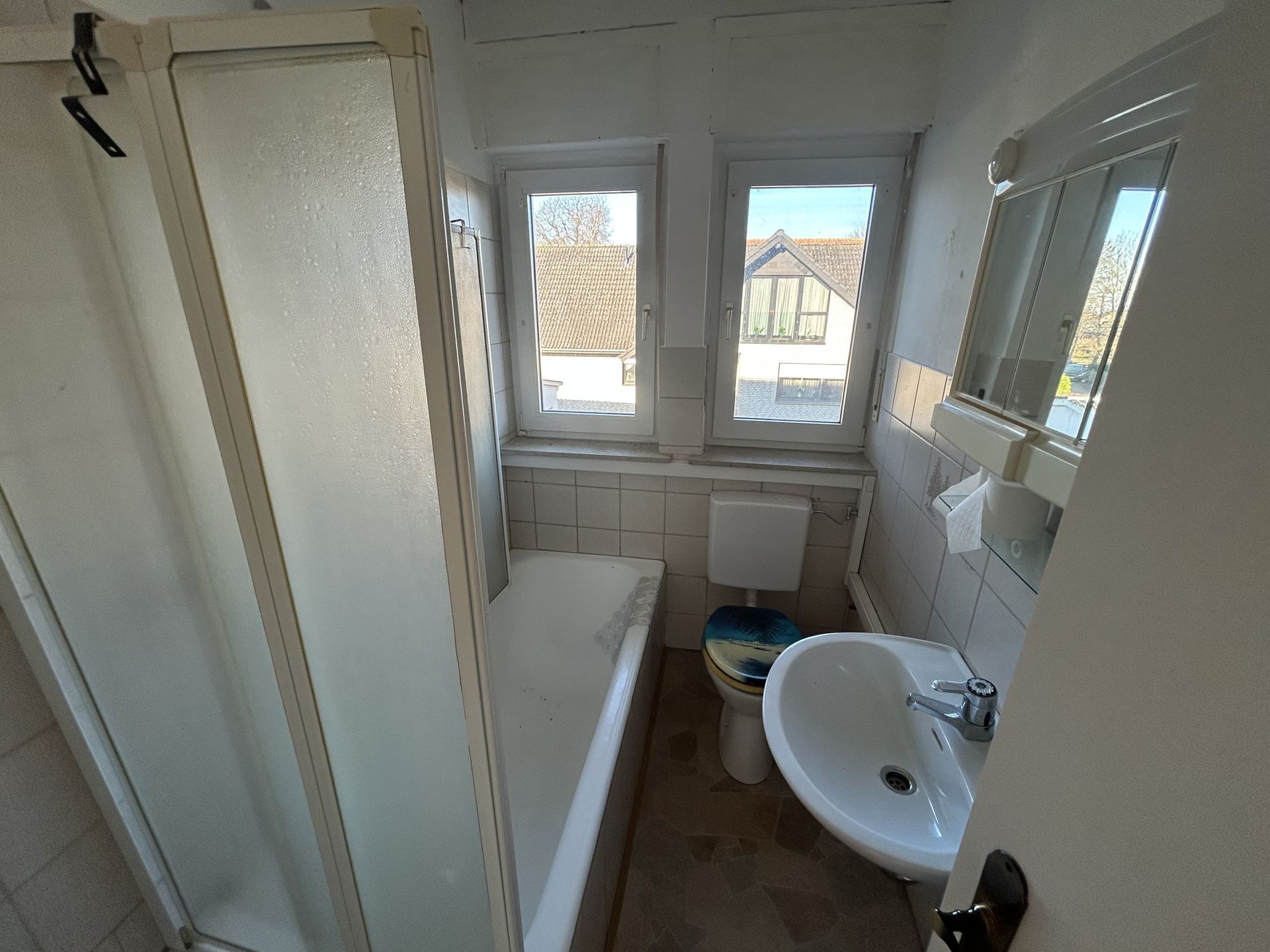 Immobilienangebot - Salzkotten - Alle - Solides Haus wartet auf Ihre Ideen!