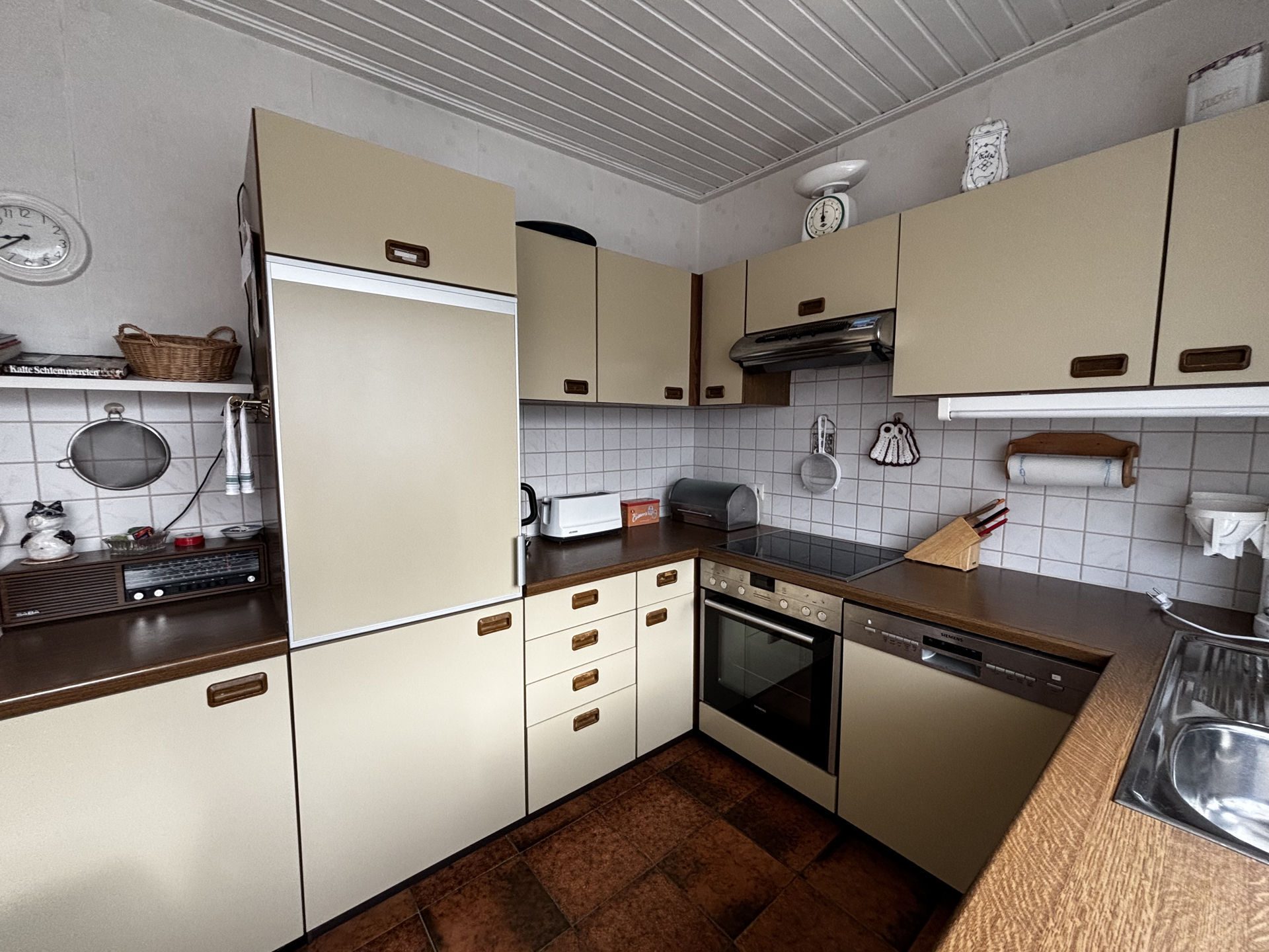 Immobilienangebot - Lage - Alle - Reihenendhaus in attraktiver Lage wartet auf neuen Glanz!