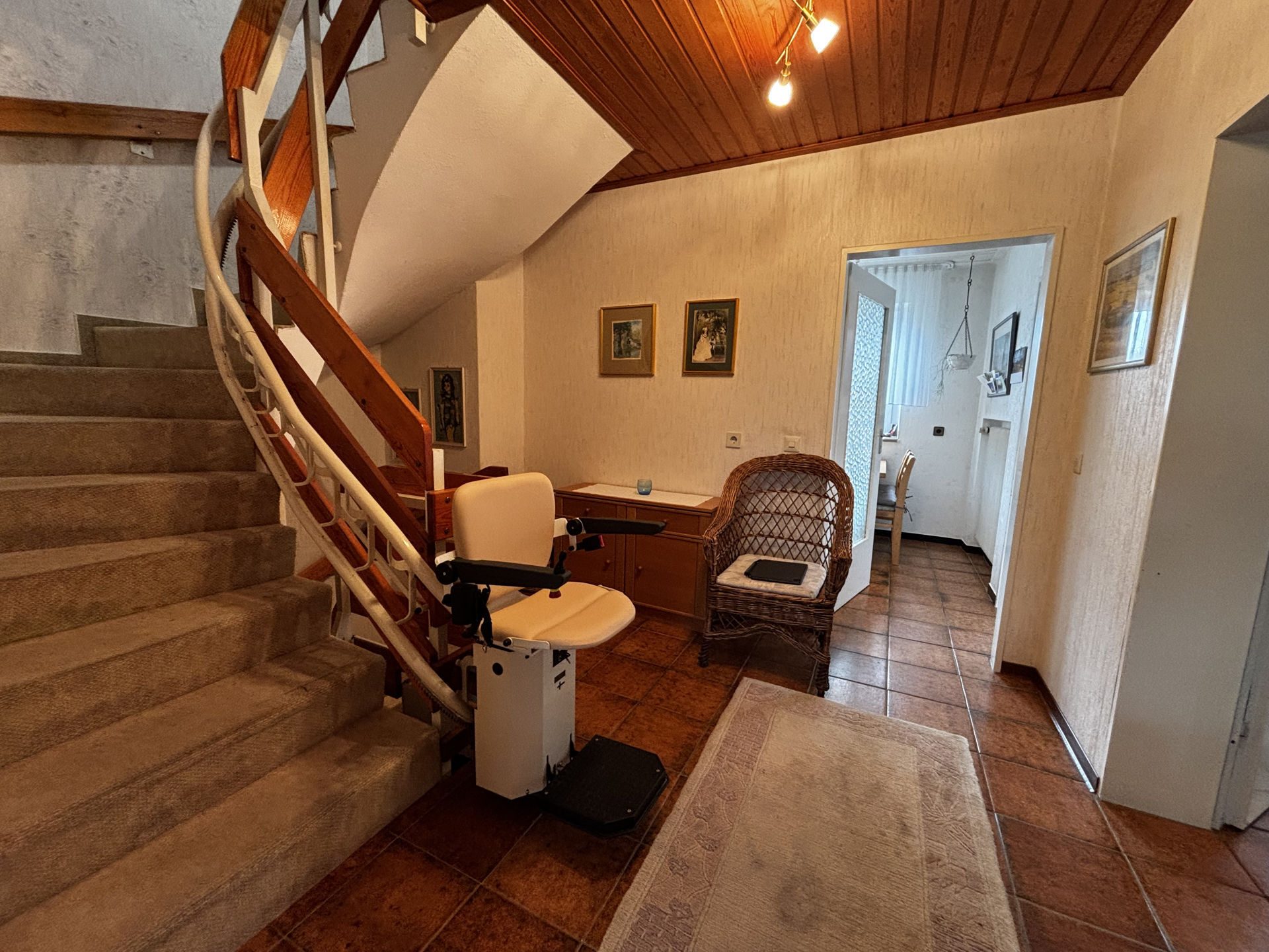 Immobilienangebot - Lage - Alle - Reihenendhaus in attraktiver Lage wartet auf neuen Glanz!