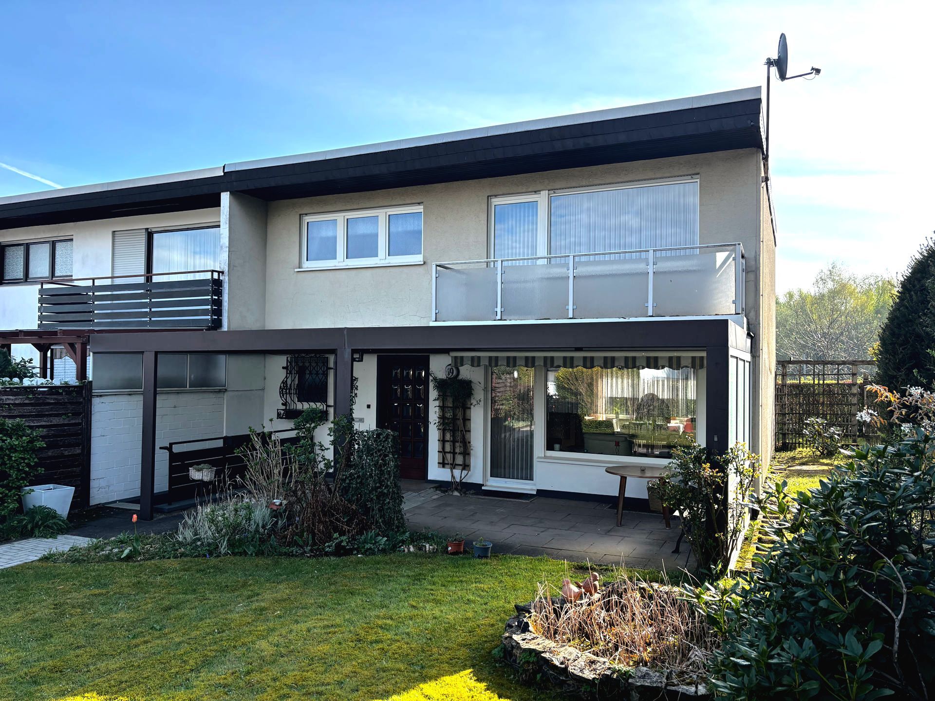 Immobilienangebot - Lage - Alle - Reihenendhaus in attraktiver Lage wartet auf neuen Glanz!