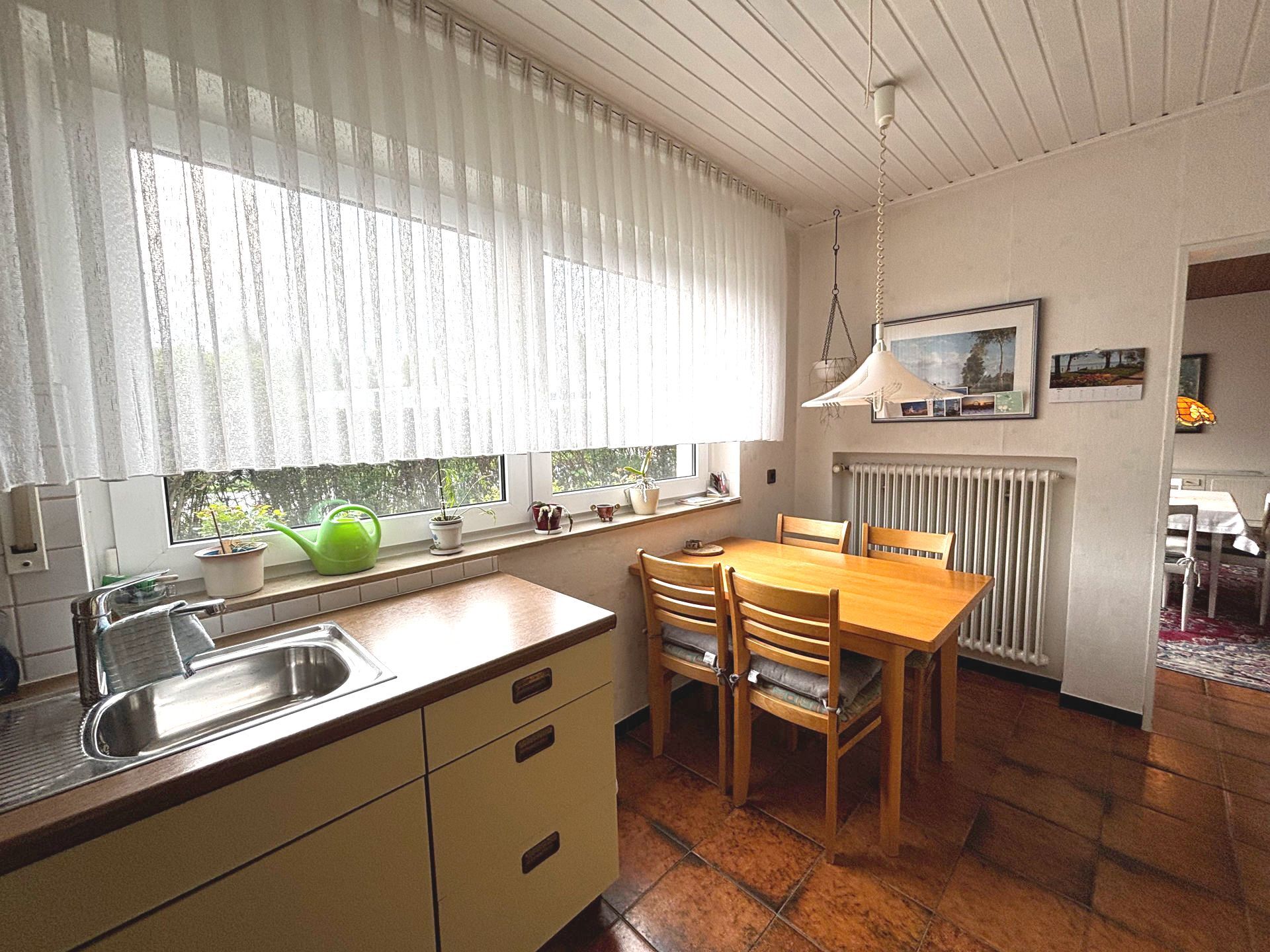 Immobilienangebot - Lage - Alle - Reihenendhaus in attraktiver Lage wartet auf neuen Glanz!