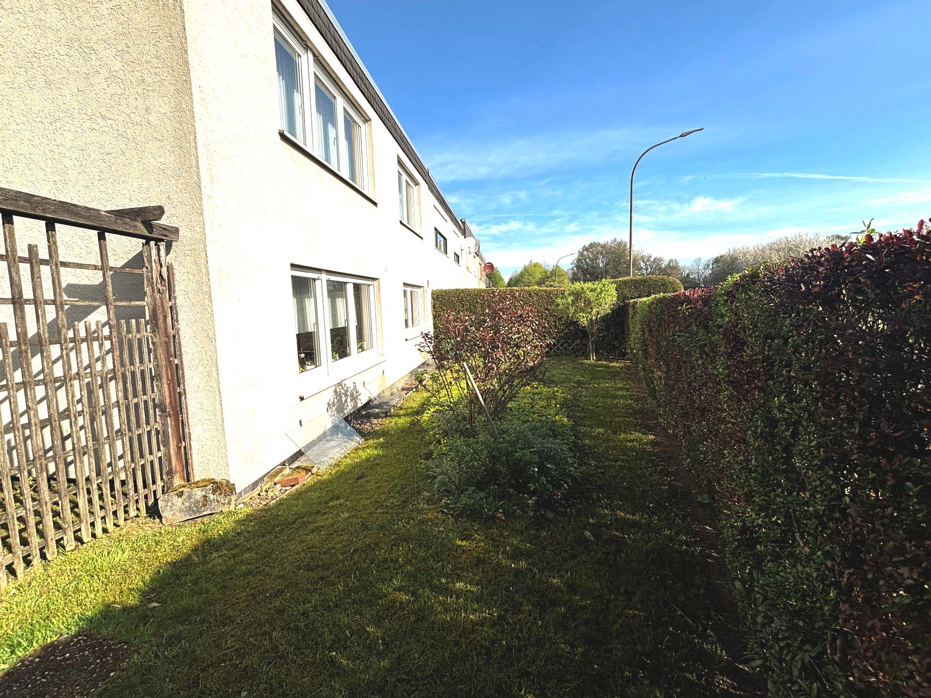 Immobilienangebot - Lage - Alle - Reihenendhaus in attraktiver Lage wartet auf neuen Glanz!