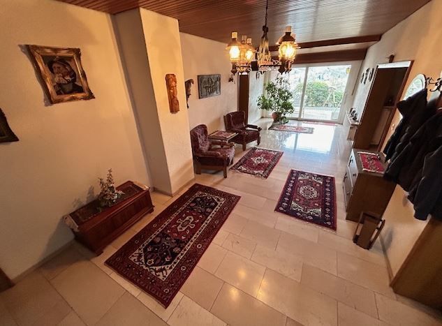 Immobilienangebot - Beverungen / Dalhausen - Alle - Großzügiges Einfamilienhaus mit 3 Garagen