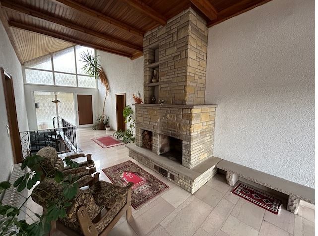Immobilienangebot - Beverungen / Dalhausen - Alle - Großzügiges Einfamilienhaus mit 3 Garagen