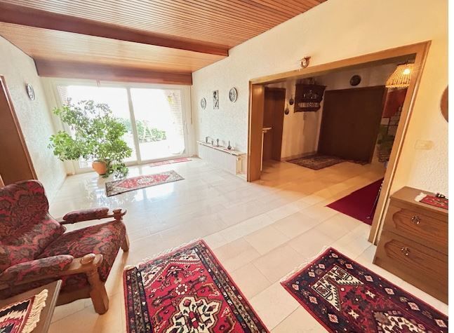 Immobilienangebot - Beverungen / Dalhausen - Alle - Großzügiges Einfamilienhaus mit 3 Garagen
