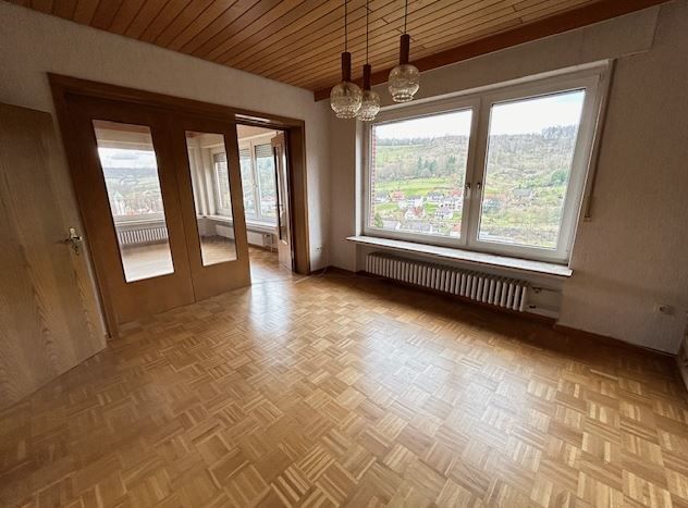 Immobilienangebot - Beverungen / Dalhausen - Alle - Großzügiges Einfamilienhaus mit 3 Garagen