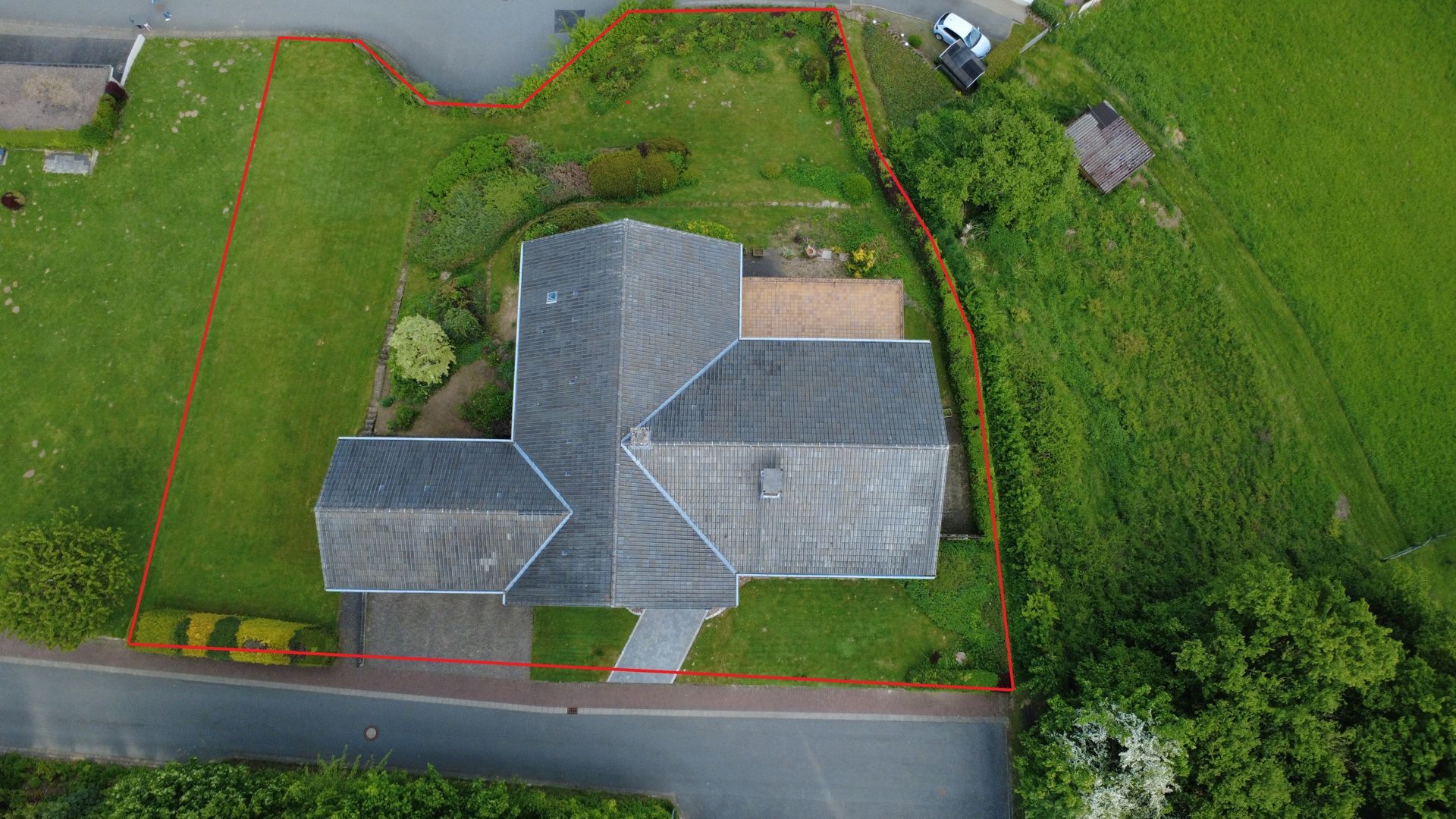 Immobilienangebot - Beverungen / Dalhausen - Alle - Großzügiges Einfamilienhaus mit 3 Garagen