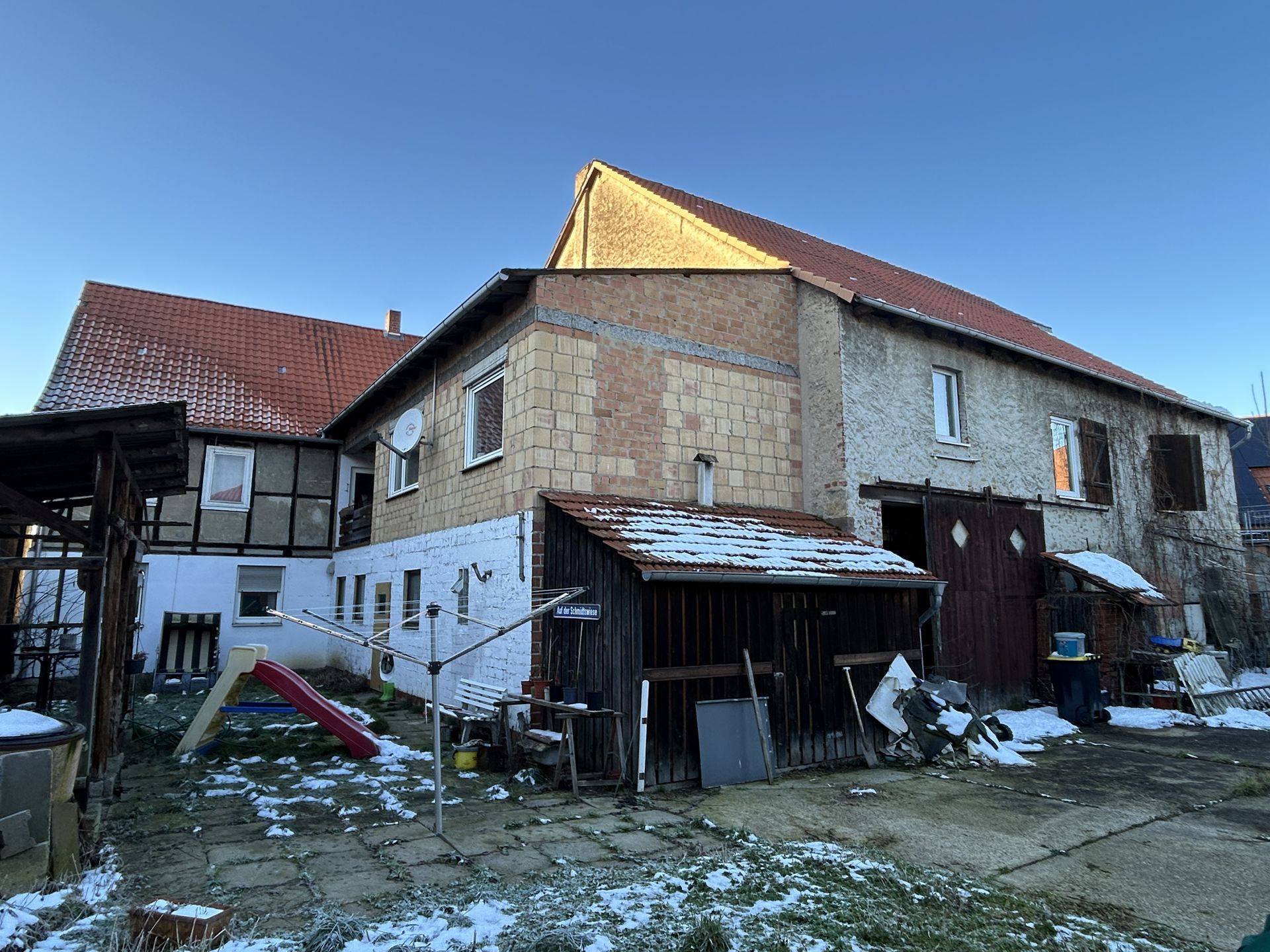 Immobilienangebot - Breuna / Wettesingen - Alle - Einfamilienhaus mit Scheune und Stallungen in Breuna-Wettesingen