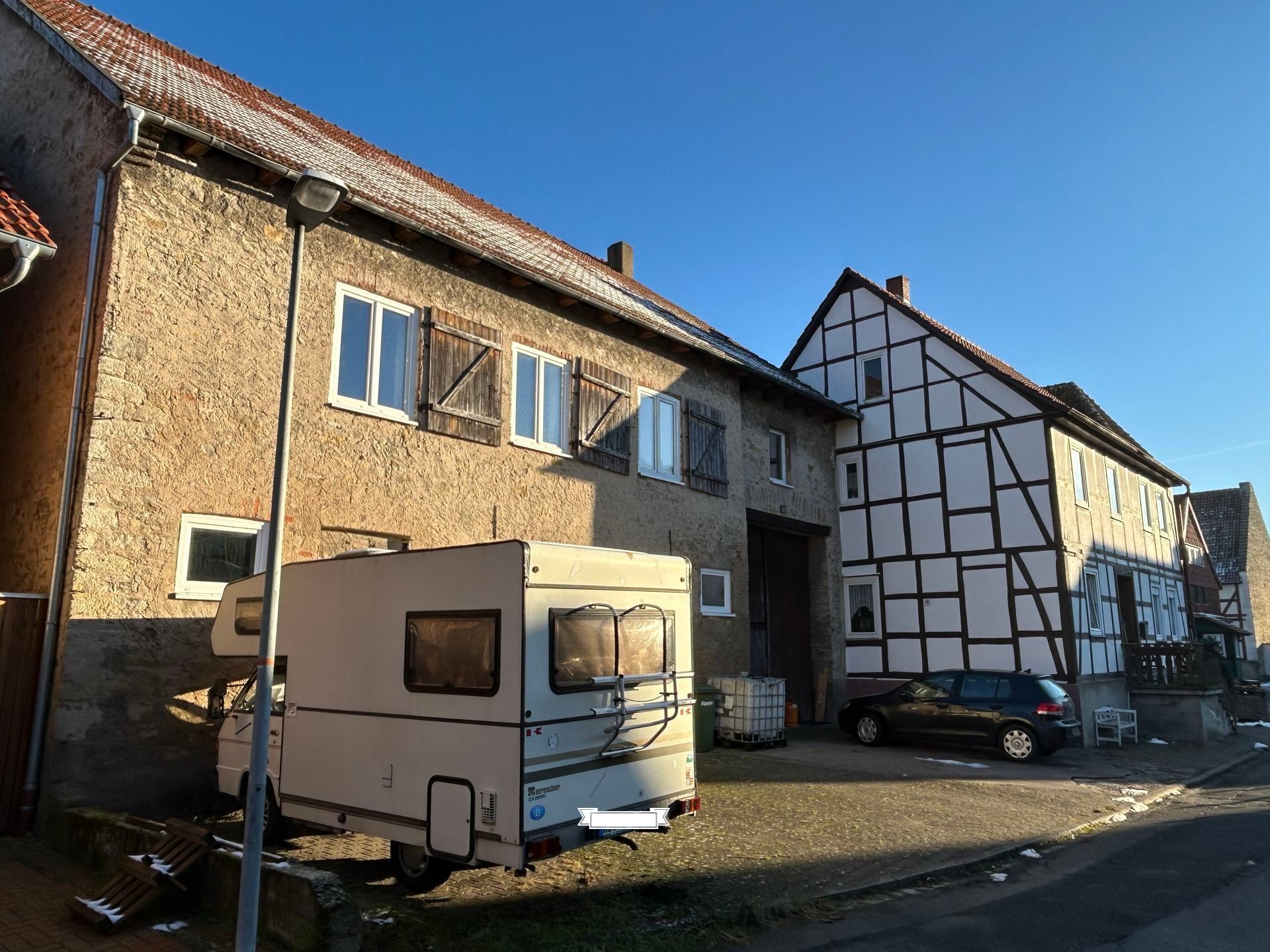 Immobilienangebot - Breuna / Wettesingen - Alle - Einfamilienhaus mit Scheune und Stallungen in Breuna-Wettesingen