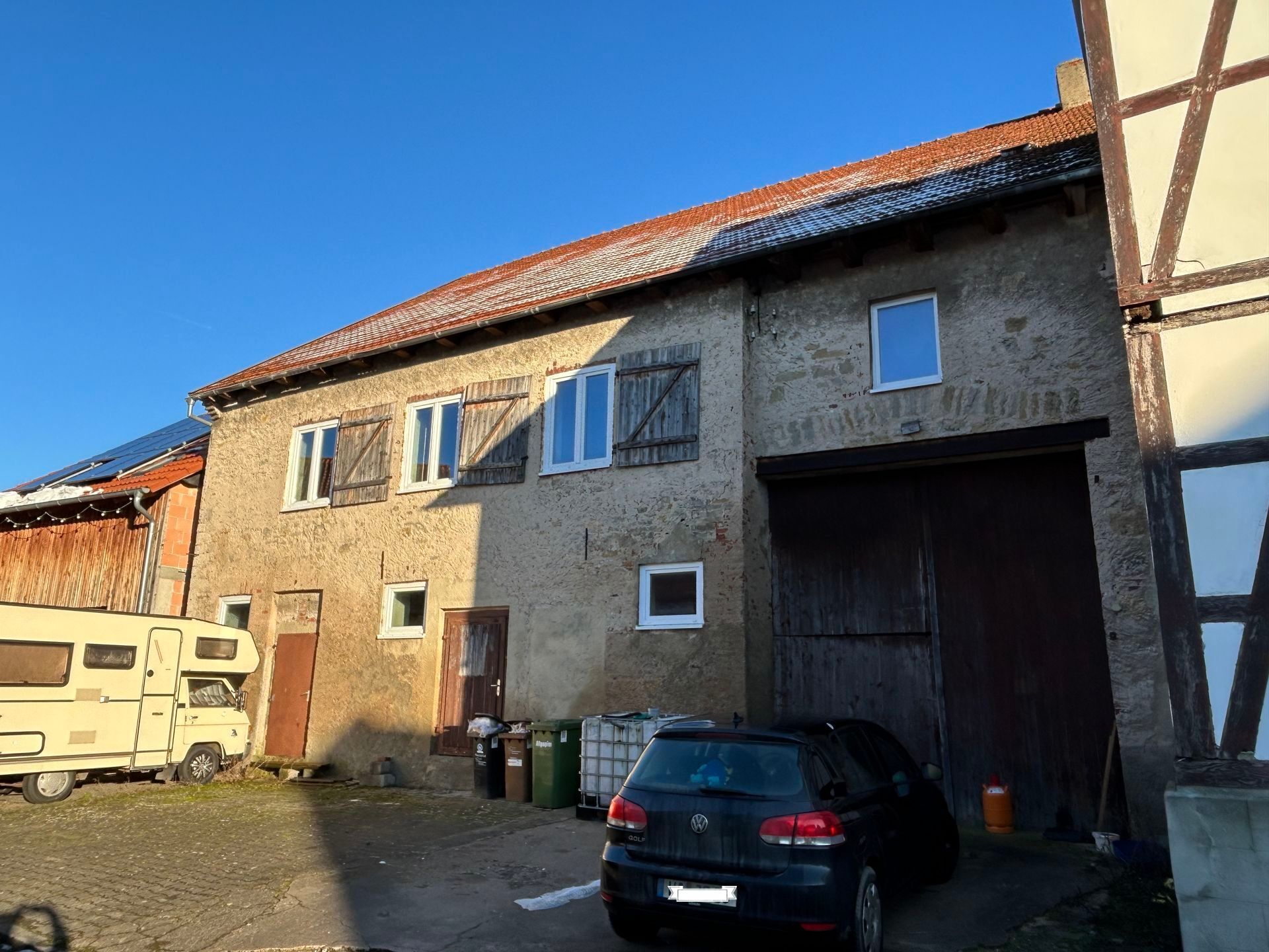Immobilienangebot - Breuna / Wettesingen - Alle - Einfamilienhaus mit Scheune und Stallungen in Breuna-Wettesingen