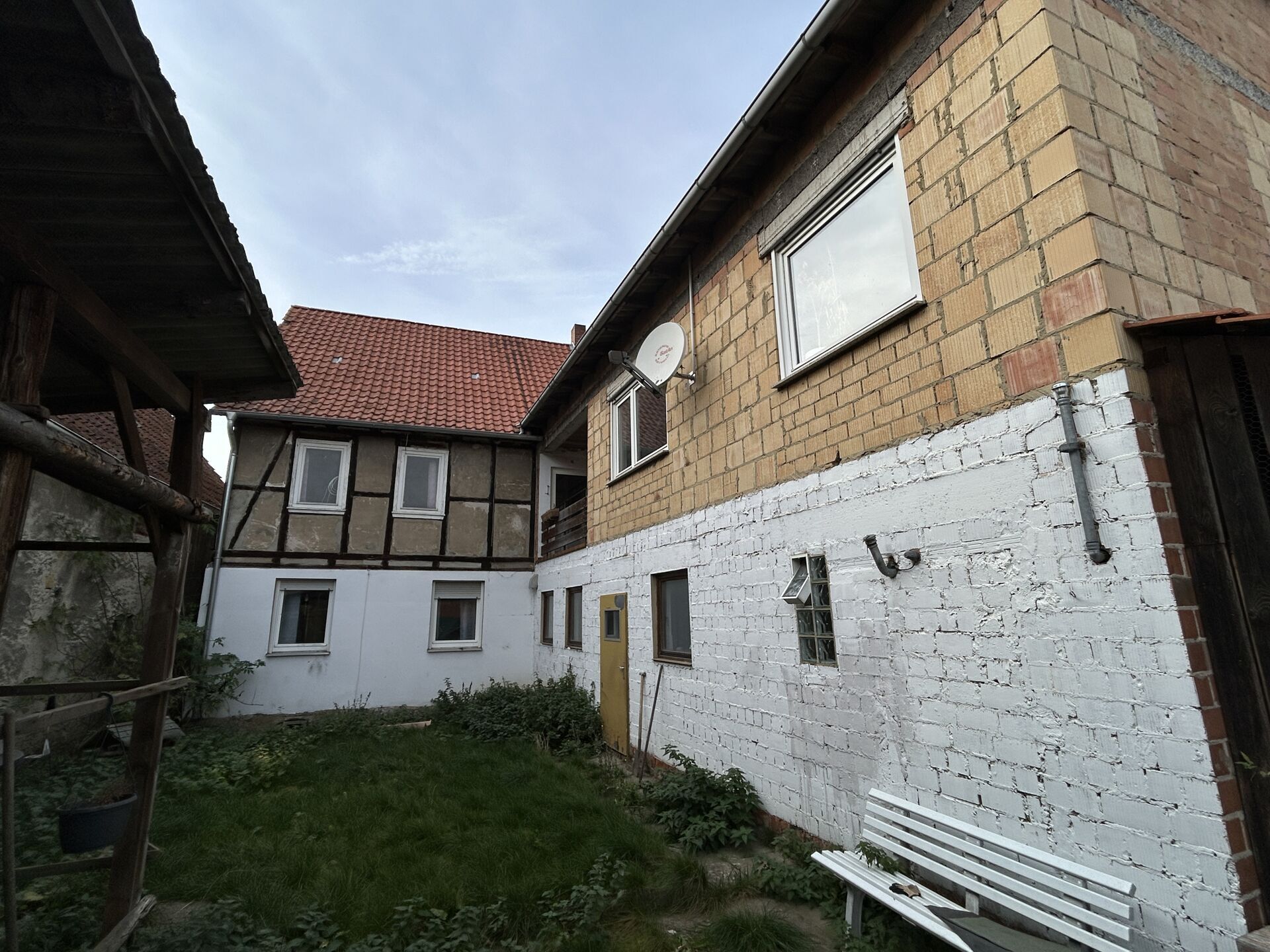 Immobilienangebot - Breuna / Wettesingen - Alle - Einfamilienhaus mit Scheune und Stallungen in Breuna-Wettesingen