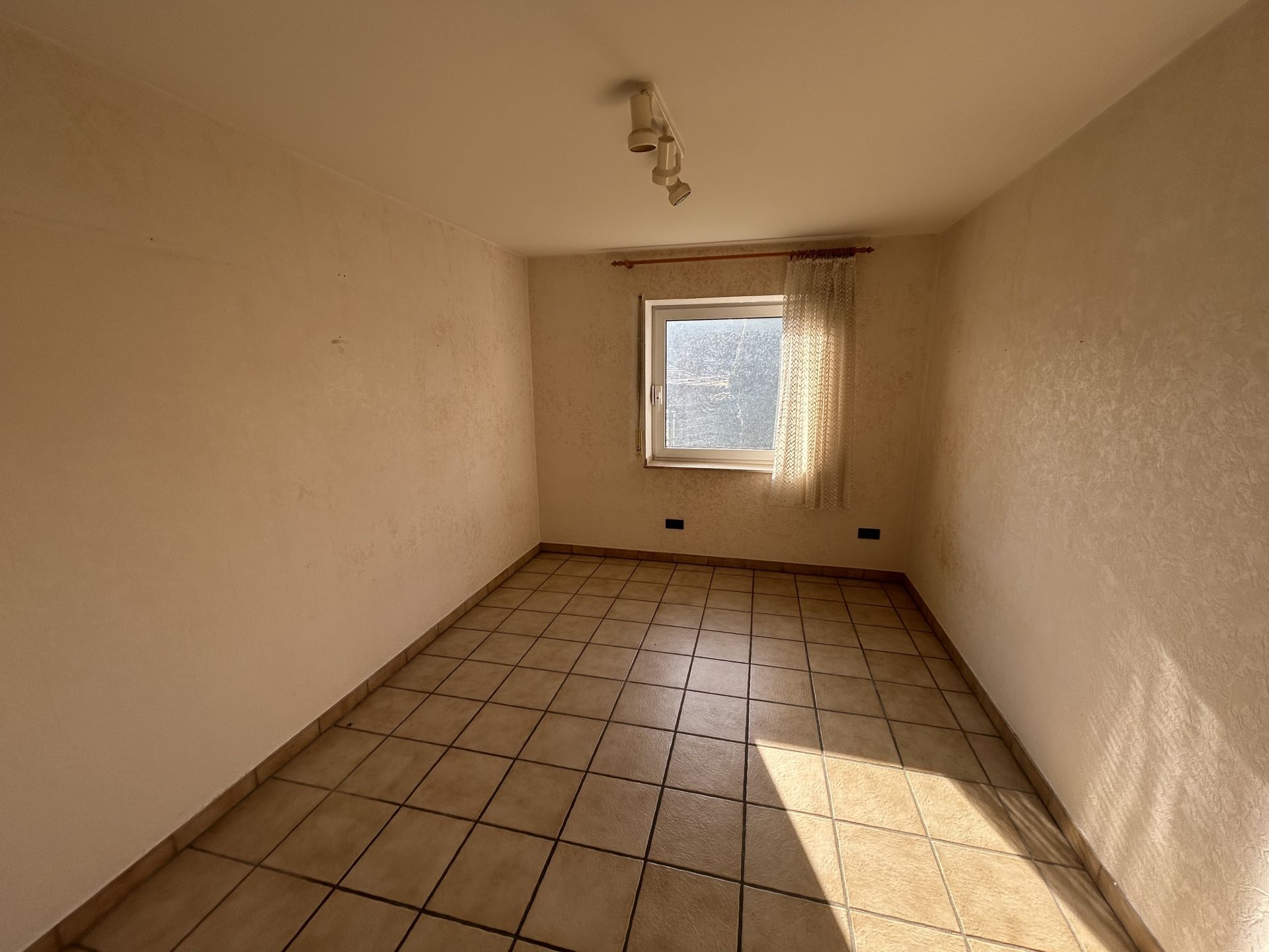 Immobilienangebot - Paderborn / Schloß Neuhaus - Alle - Zweifamilienhaus plus Abrissobjekt bieten hervorragende Möglichkeit!