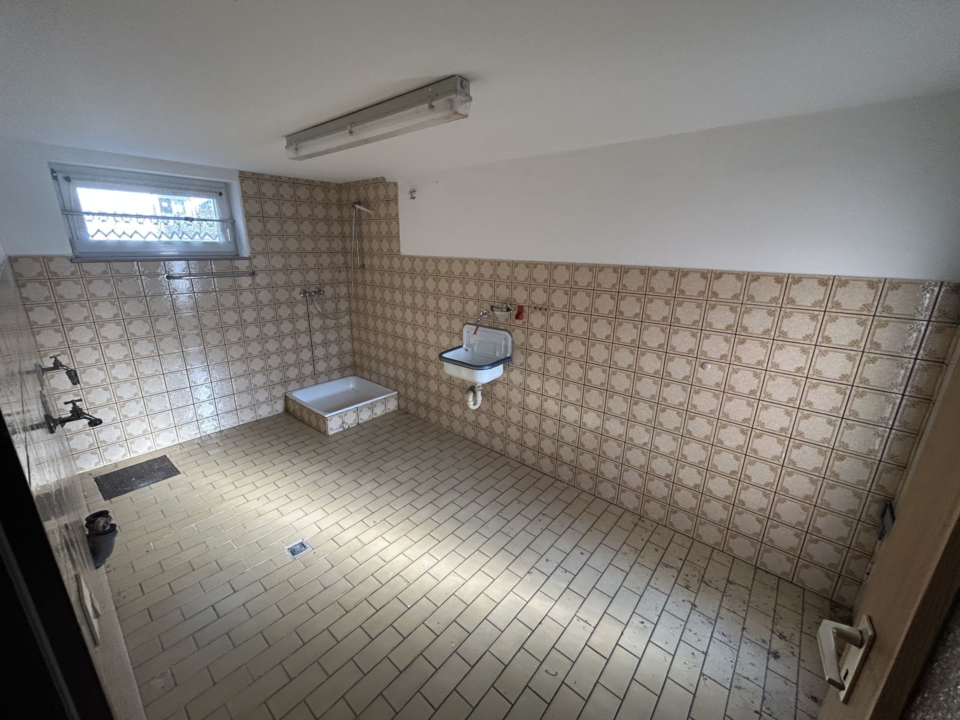 Immobilienangebot - Paderborn / Schloß Neuhaus - Alle - Zweifamilienhaus plus Abrissobjekt bieten hervorragende Möglichkeit!
