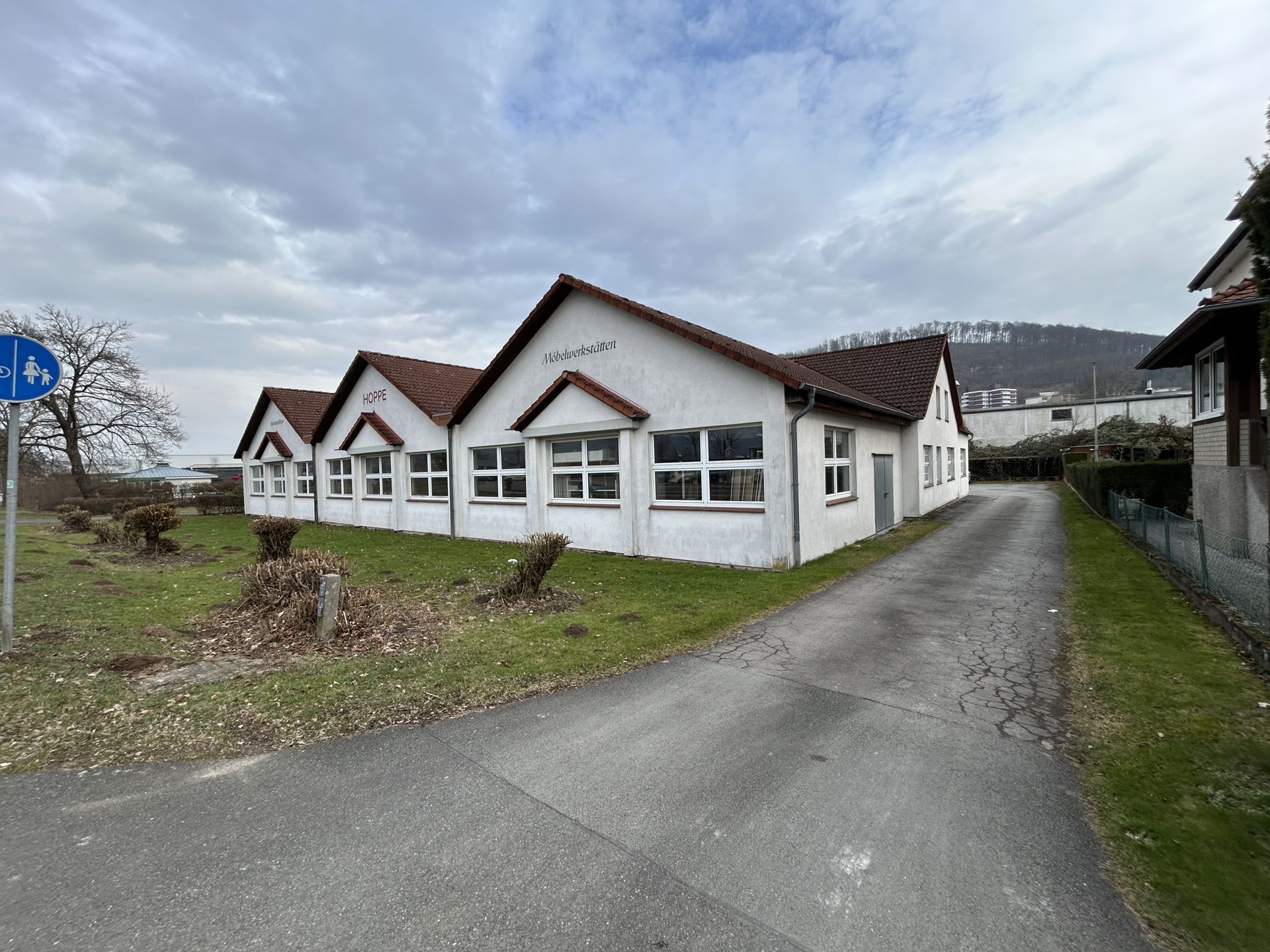 Immobilienangebot - Lügde - Gewerbe - Vielseitig nutzbare Halle in frequentierter Verkehrslage
