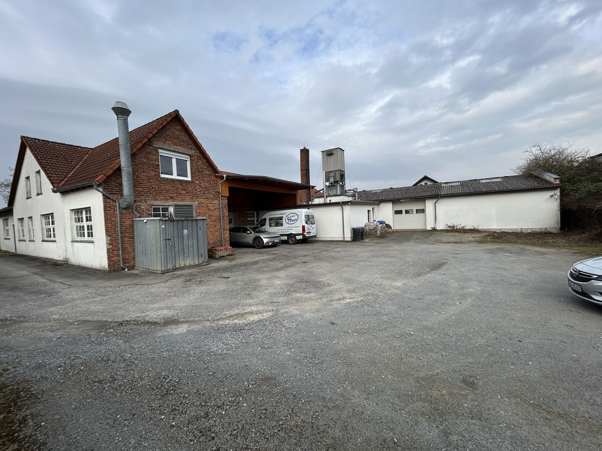 Immobilienangebot - Lügde - Gewerbe - Vielseitig nutzbare Halle in frequentierter Verkehrslage