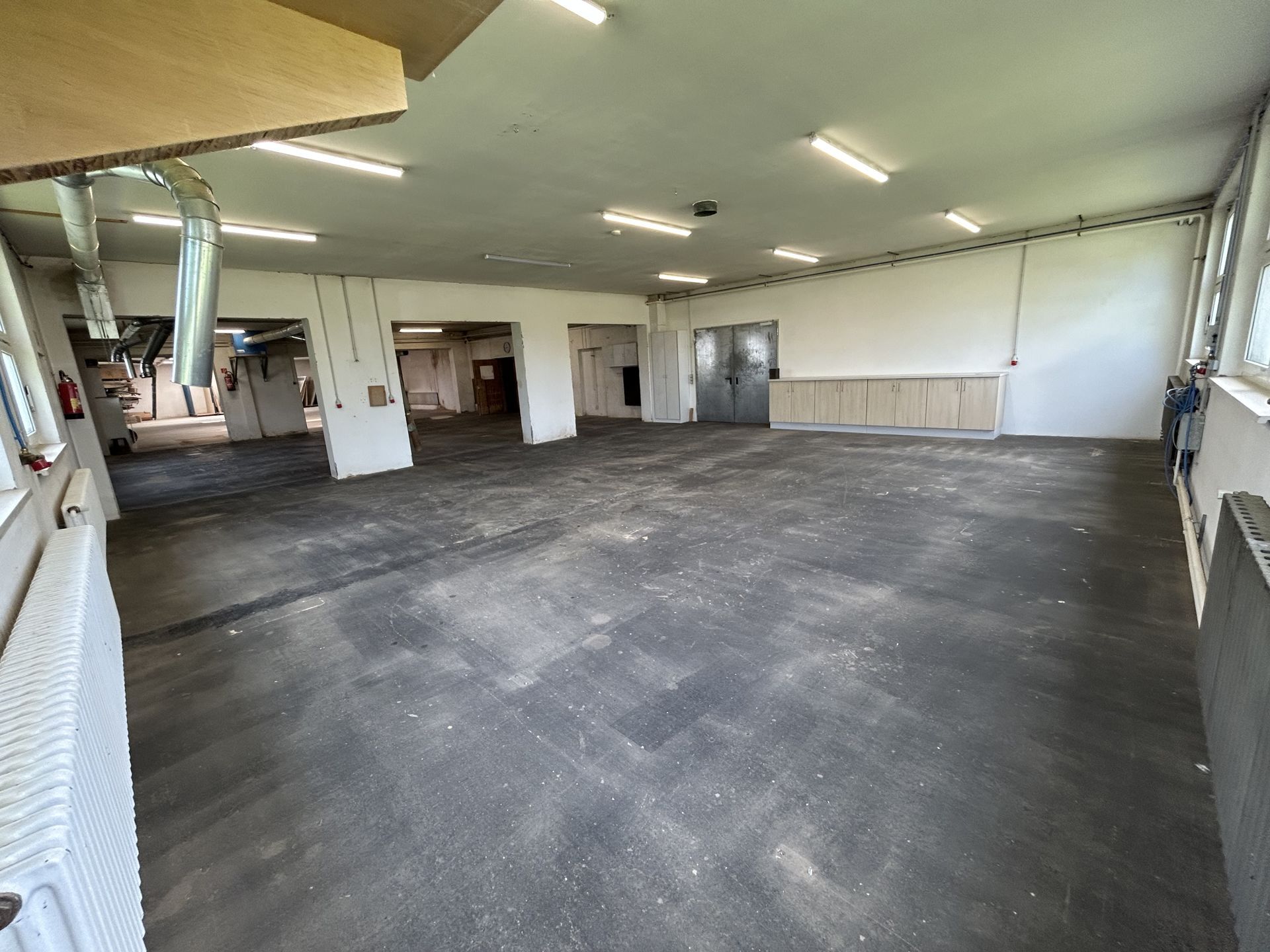 Immobilienangebot - Lügde - Gewerbe - Vielseitig nutzbare Halle in frequentierter Verkehrslage