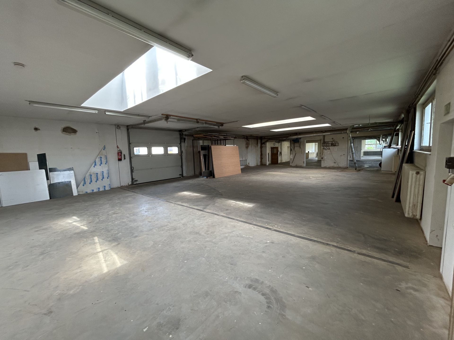 Immobilienangebot - Lügde - Gewerbe - Vielseitig nutzbare Halle in frequentierter Verkehrslage