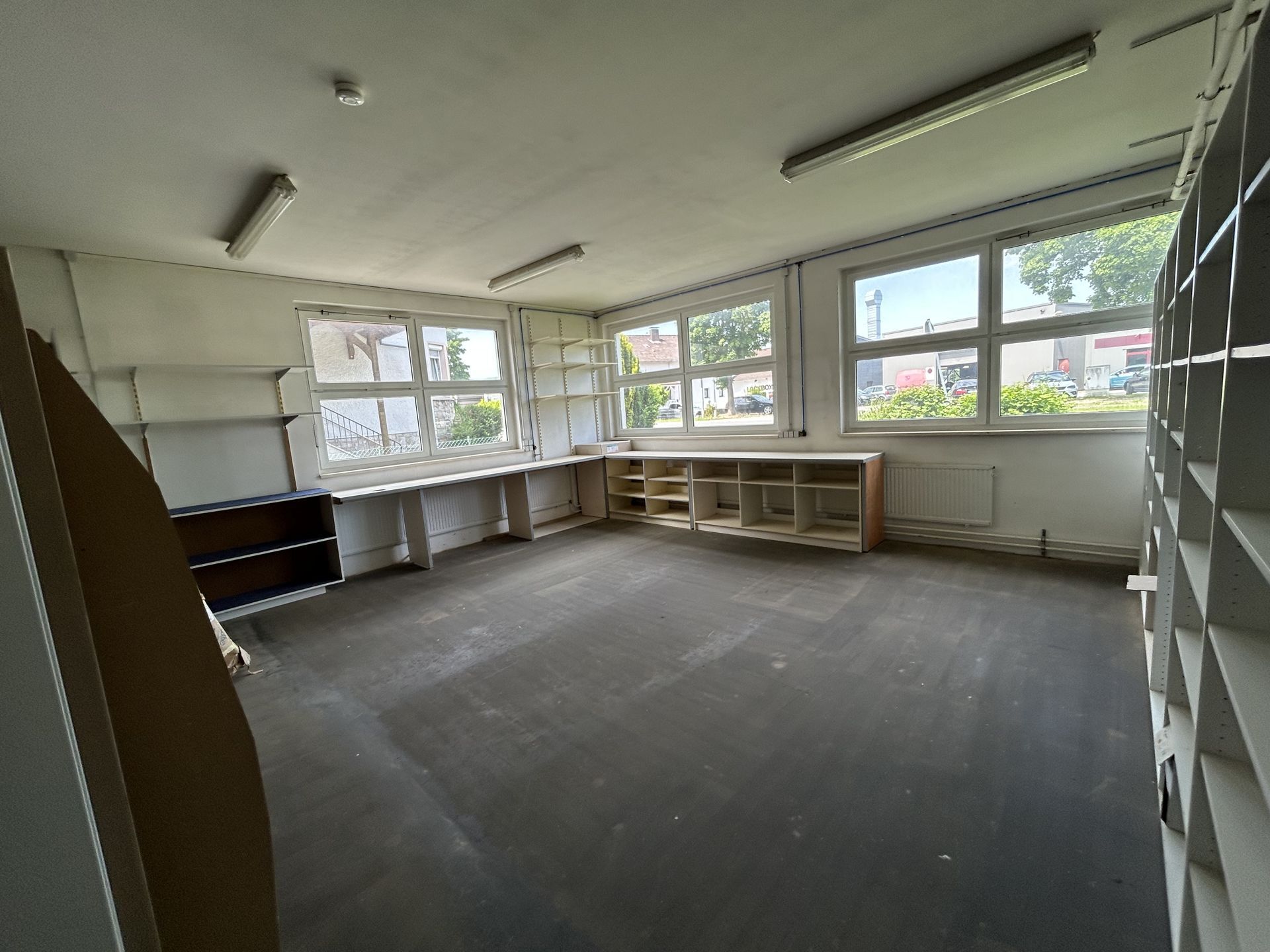 Immobilienangebot - Lügde - Gewerbe - Vielseitig nutzbare Halle in frequentierter Verkehrslage