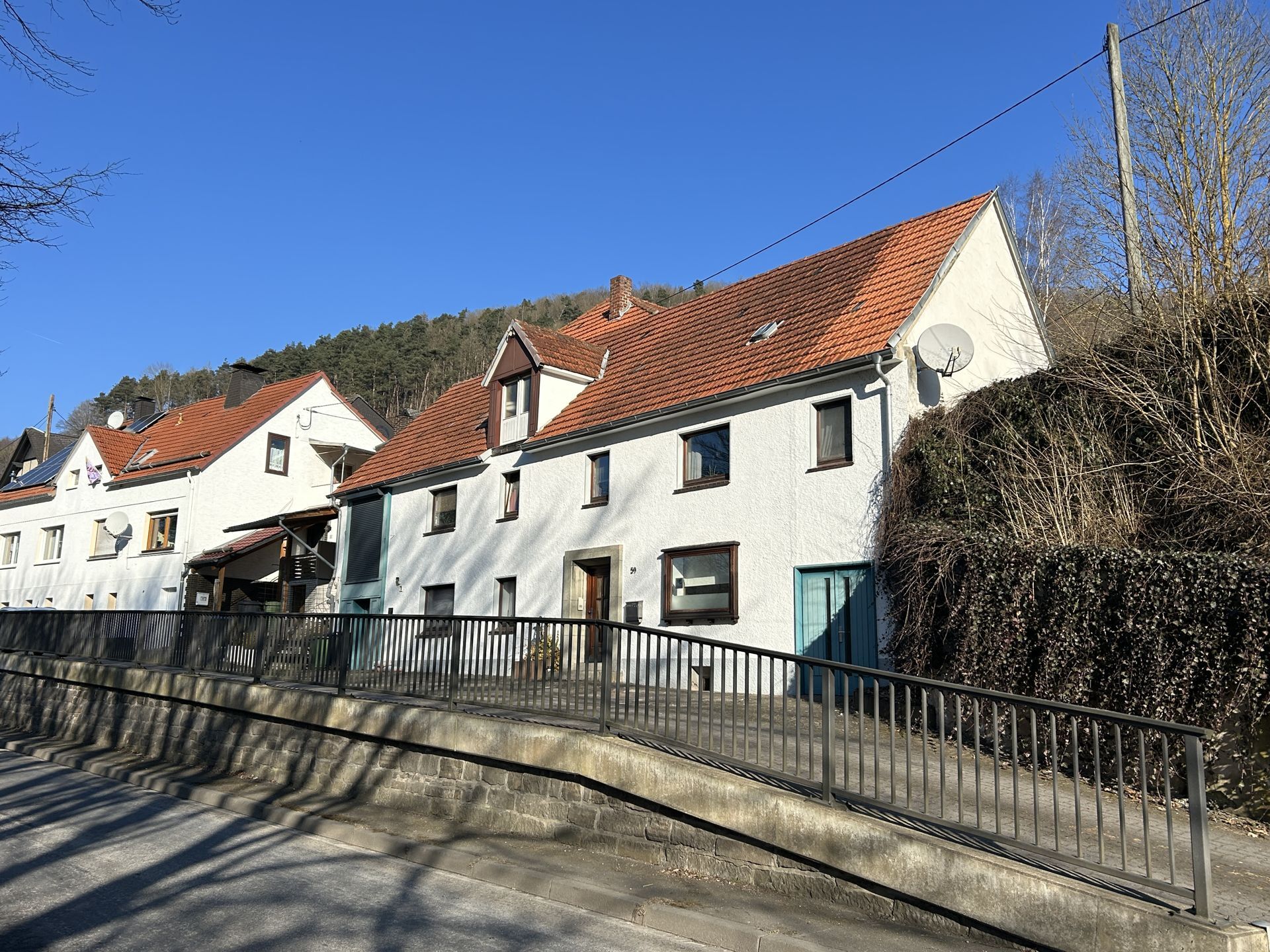 Immobilienangebot - Marsberg / Beringhausen - Alle - Vielseitige Immobilie – Wohnen und Gewerbe vereint!