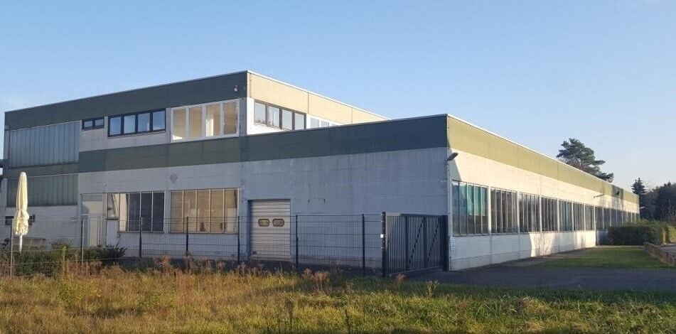 Immobilienangebot - Lage - Gewerbe - Produktionshalle mit 4 Rolltoren