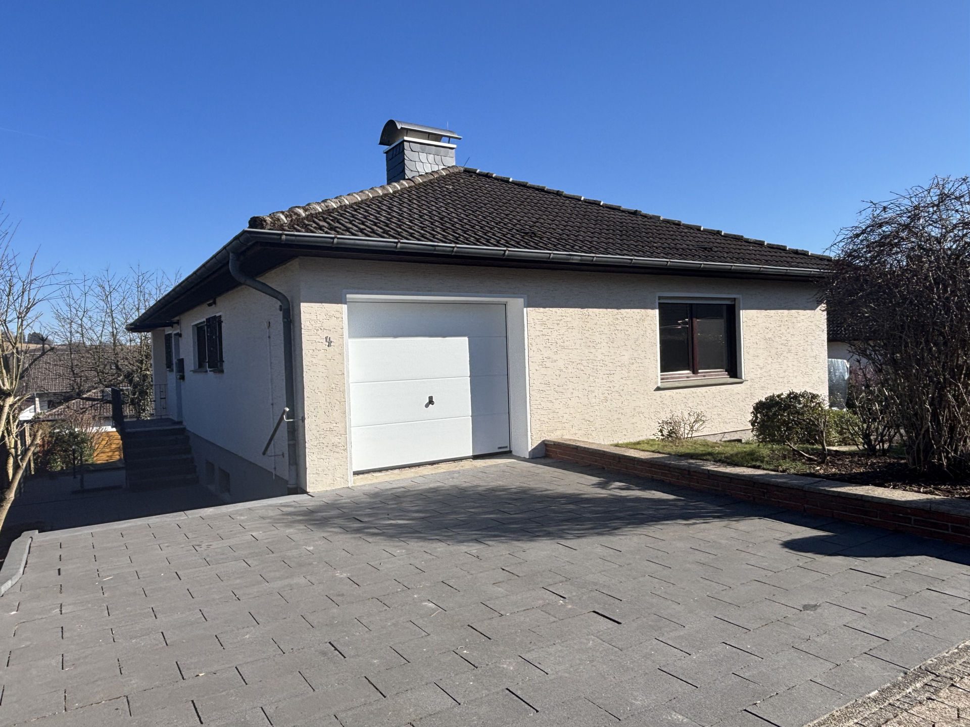 Immobilienangebot - Detmold - Alle - Frisch renoviert und chic - Bungalow mit Einliegerwohnung!