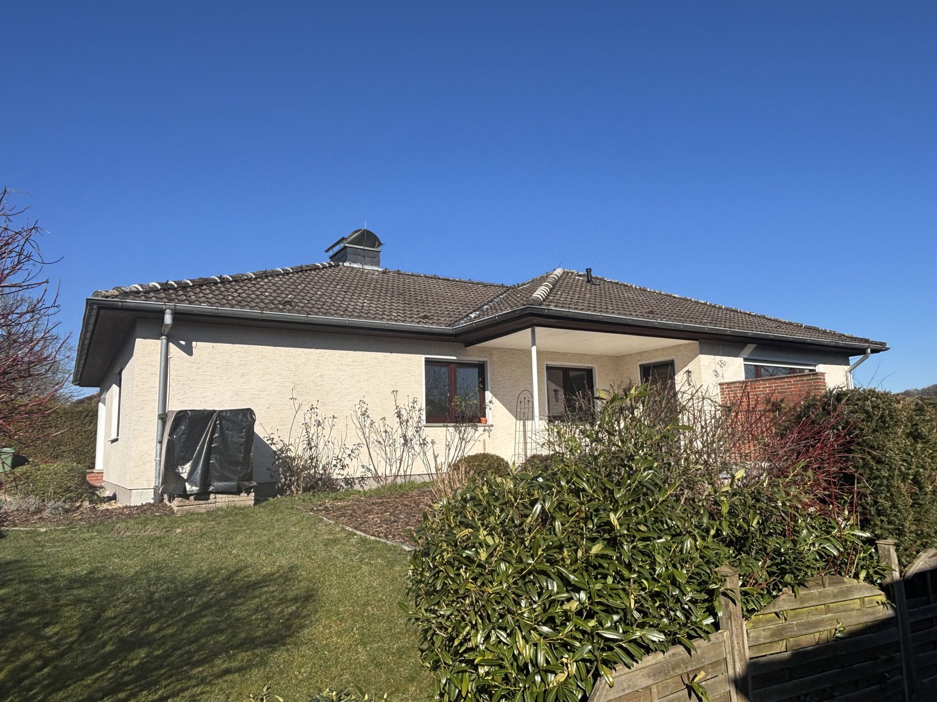 Immobilienangebot - Detmold - Alle - Frisch renoviert und chic - Bungalow mit Einliegerwohnung!