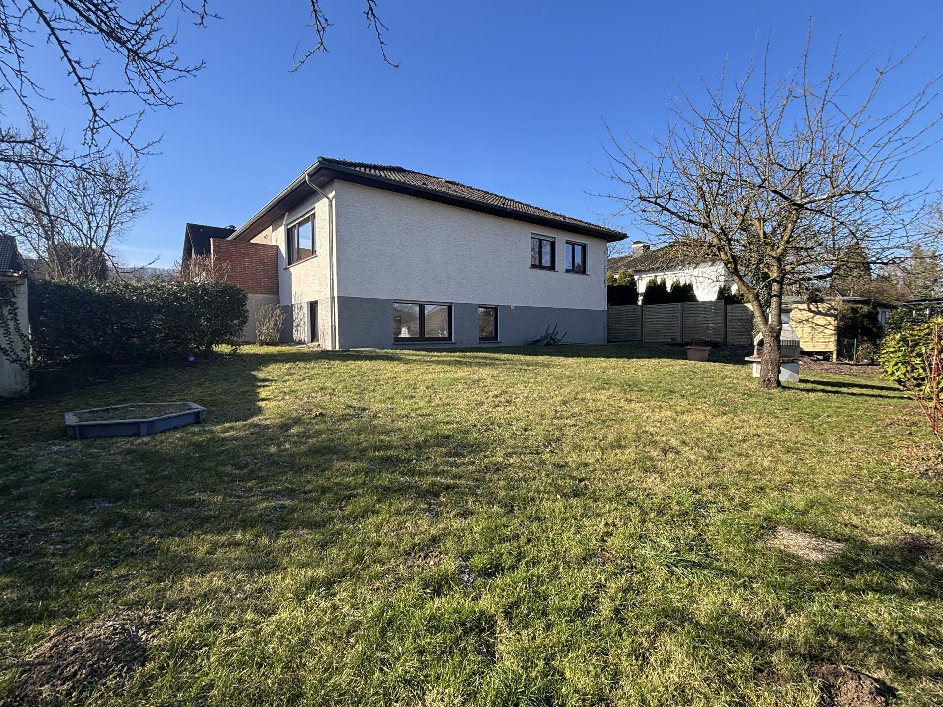 Immobilienangebot - Detmold - Alle - Frisch renoviert und chic - Bungalow mit Einliegerwohnung!