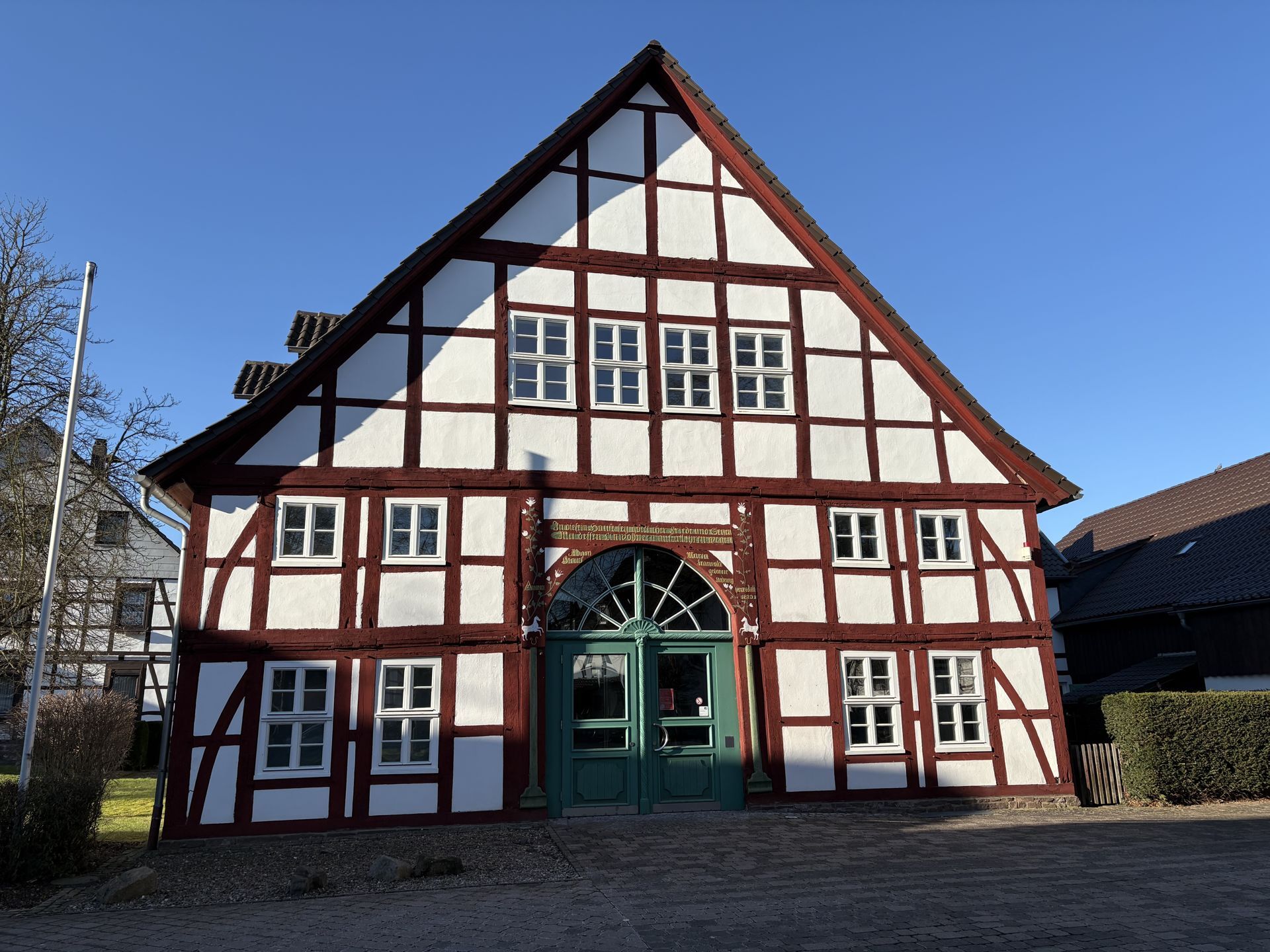 Immobilienangebot - Höxter / Stahle - Alle - Attraktives Wohn- und Geschäftshaus in zentraler Lage von Stahle
