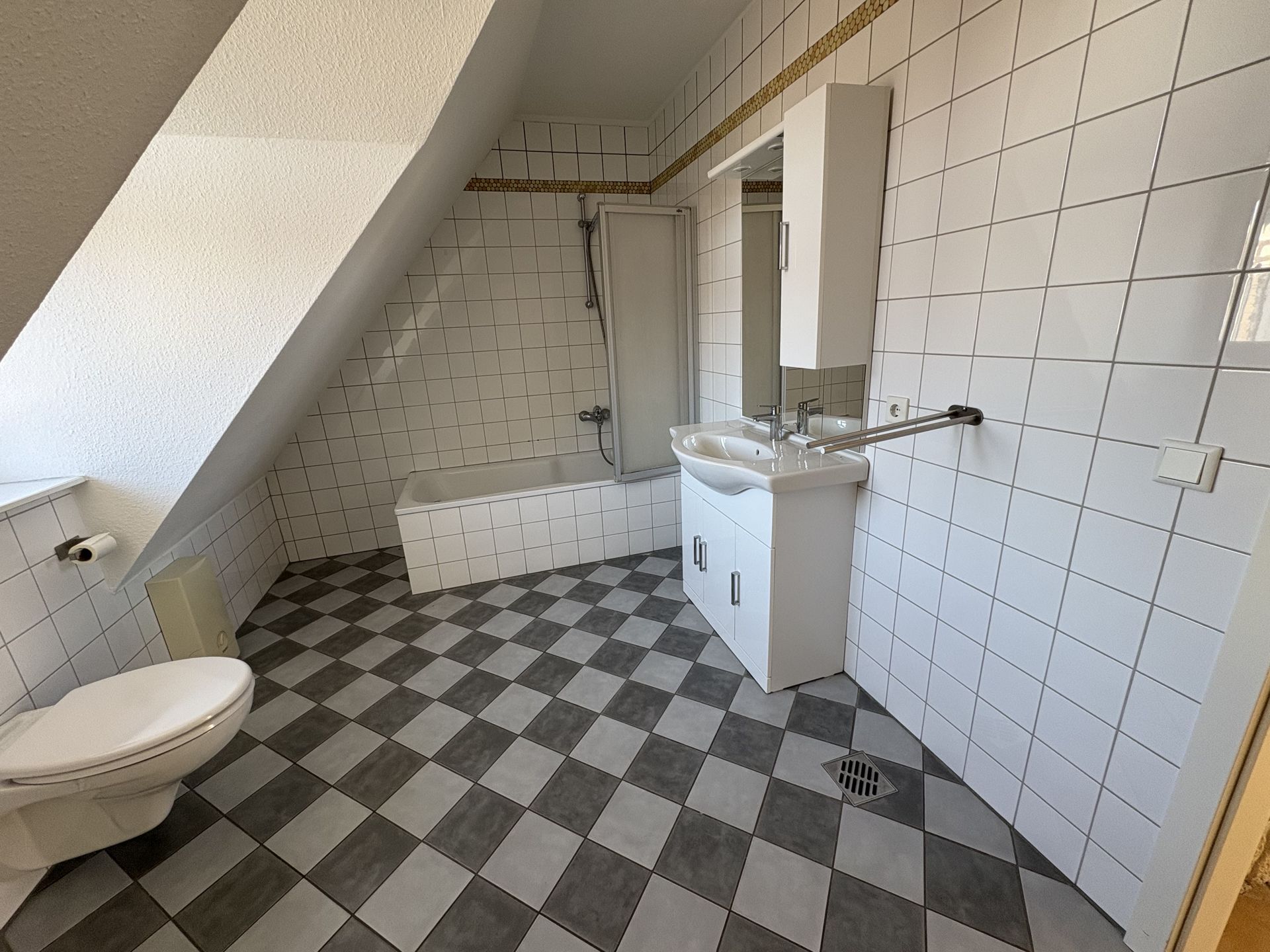 Immobilienangebot - Höxter / Stahle - Alle - Attraktives Wohn- und Geschäftshaus in zentraler Lage von Stahle