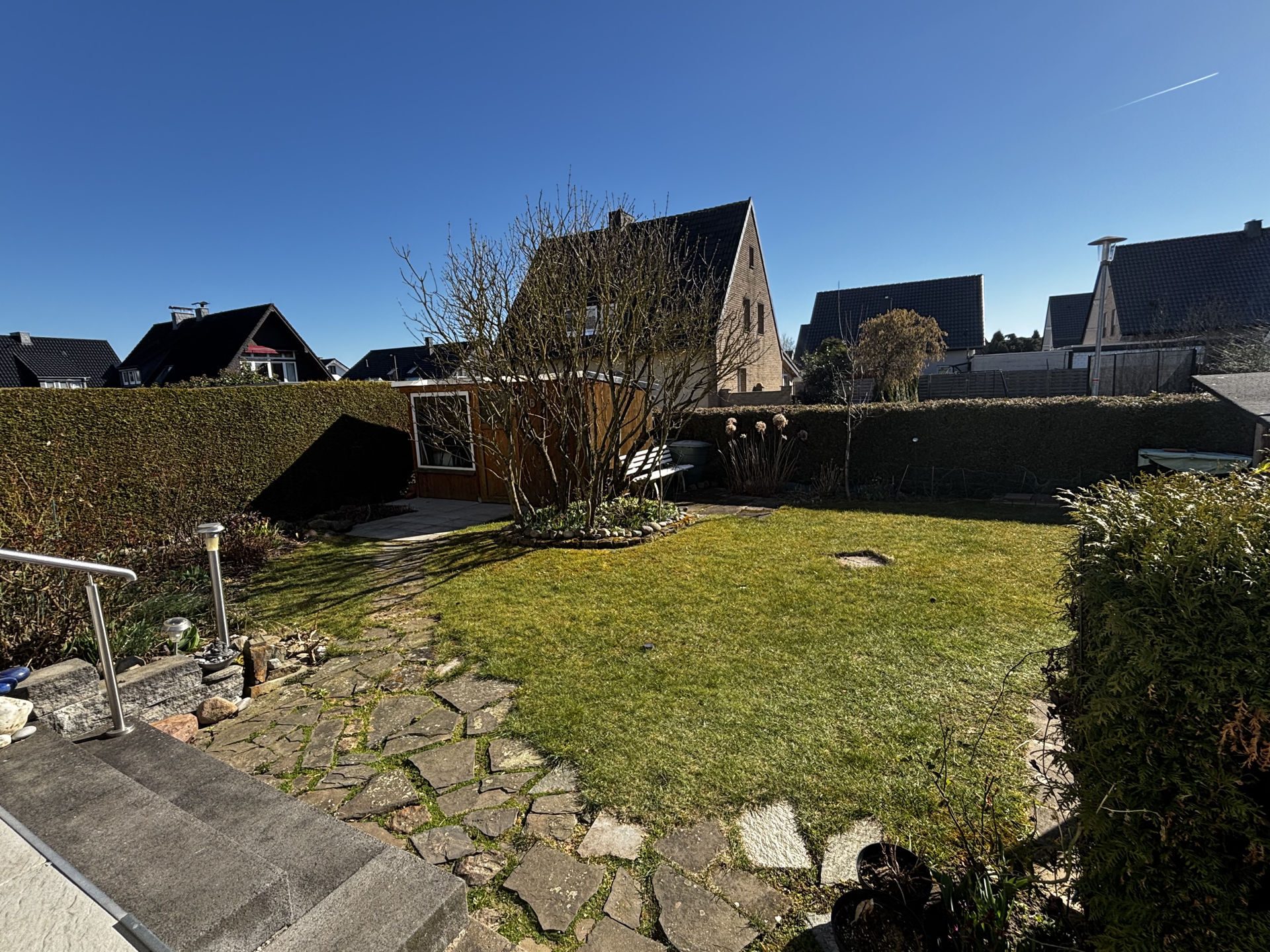 Immobilienangebot - Lage - Alle - Vielversprechende Doppelhaushälfte in ruhigem Wohnumfeld