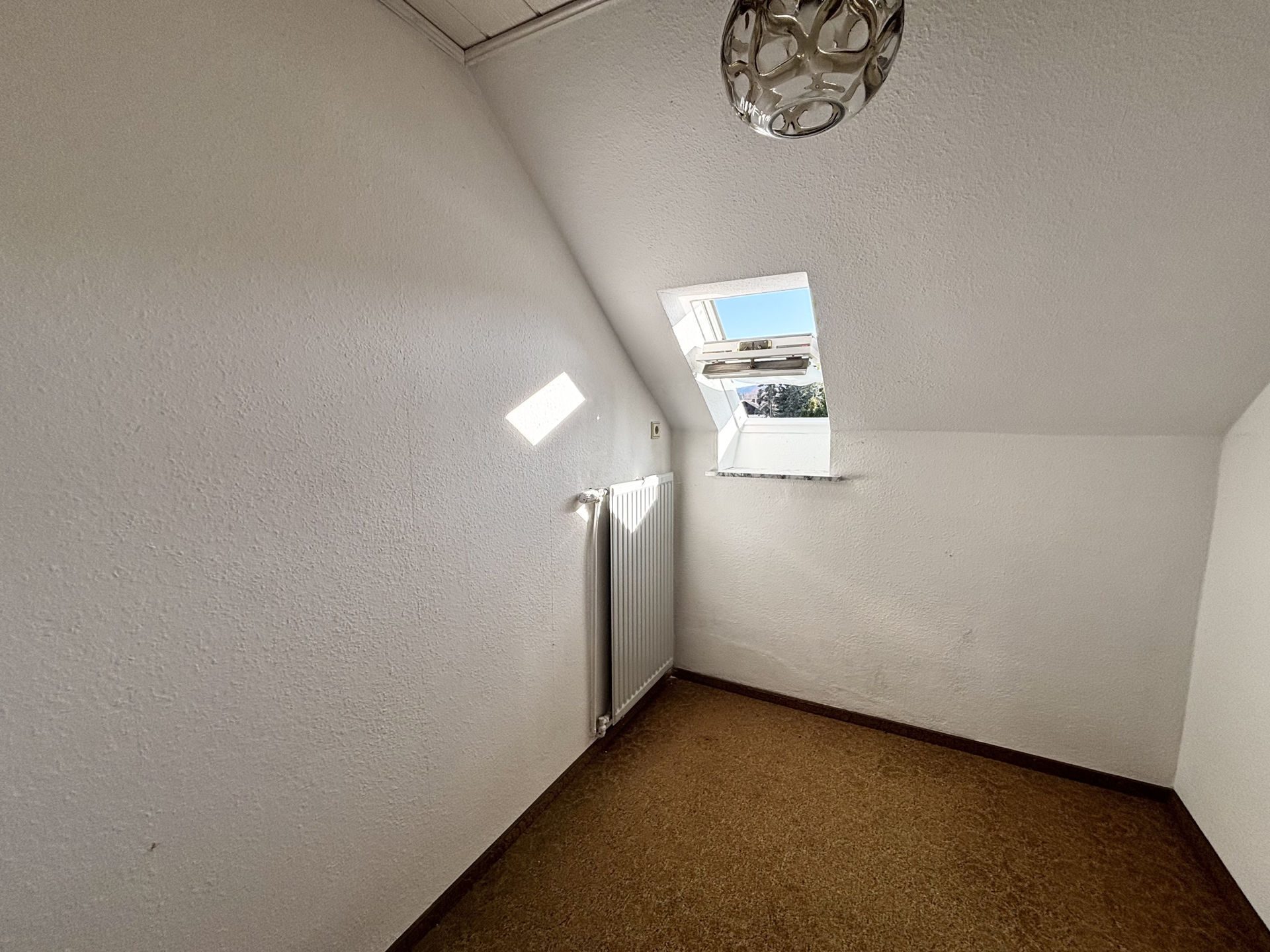 Immobilienangebot - Detmold / Heidenoldendorf - Alle - Raum für Ihre Ideen: Zweifamilienhaus in ruhiger Hinterbebauung wartet auf frischen Wind!