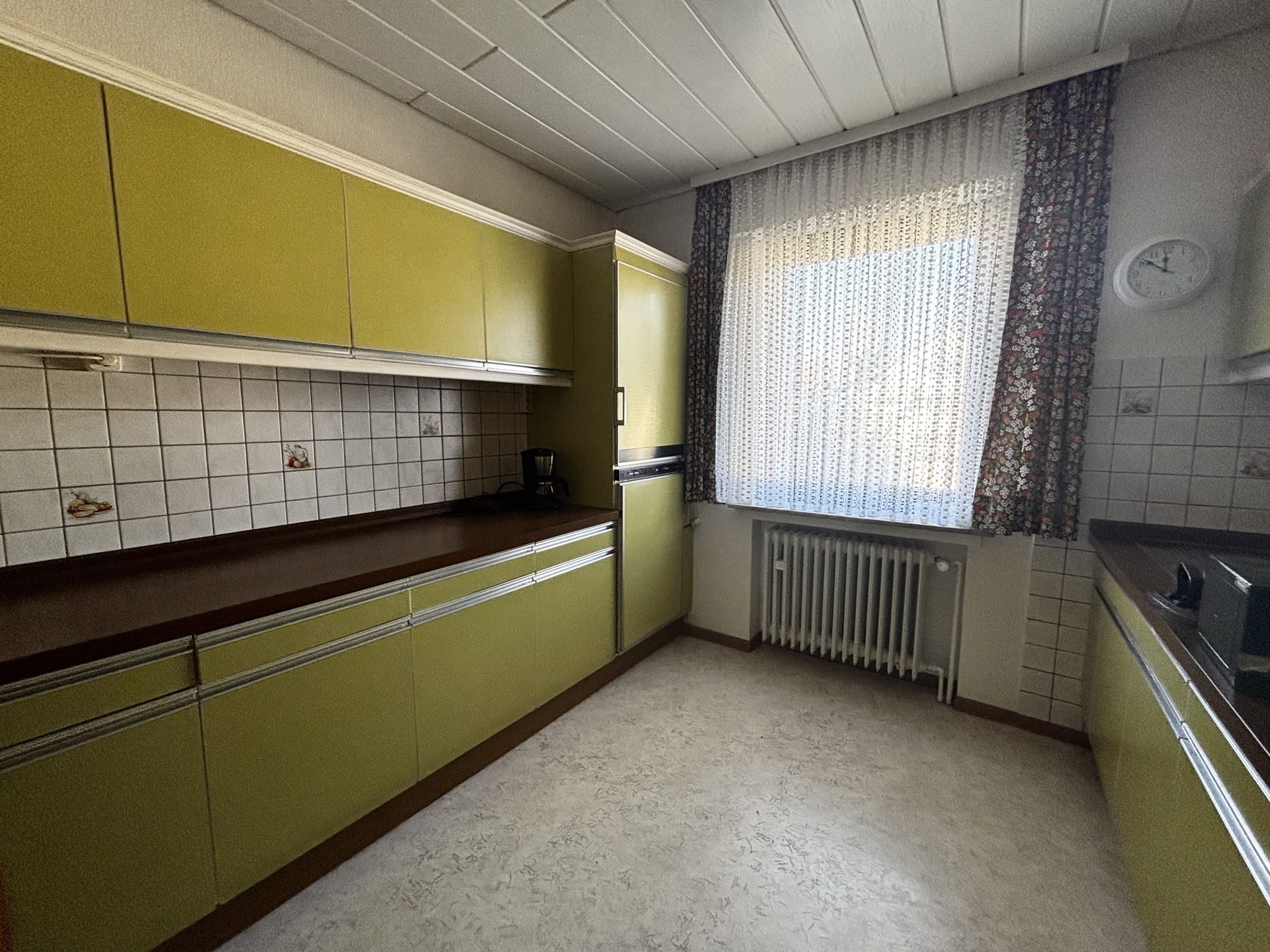 Immobilienangebot - Detmold / Heidenoldendorf - Alle - Raum für Ihre Ideen: Zweifamilienhaus in ruhiger Hinterbebauung wartet auf frischen Wind!