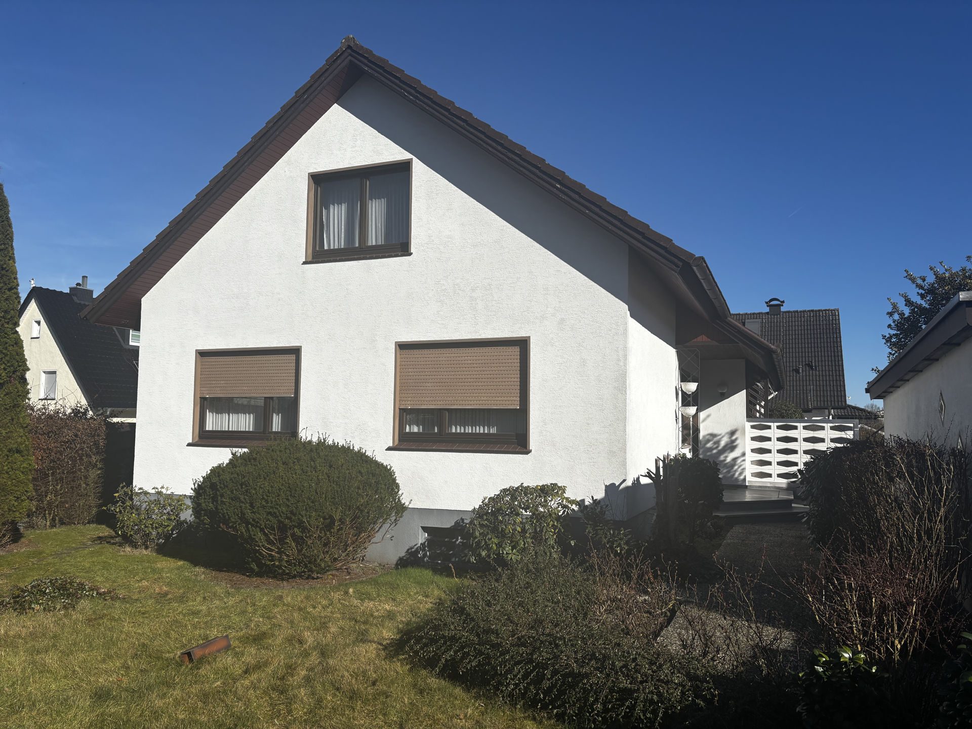 Immobilienangebot - Detmold / Heidenoldendorf - Alle - Raum für Ihre Ideen: Zweifamilienhaus in ruhiger Hinterbebauung wartet auf frischen Wind!