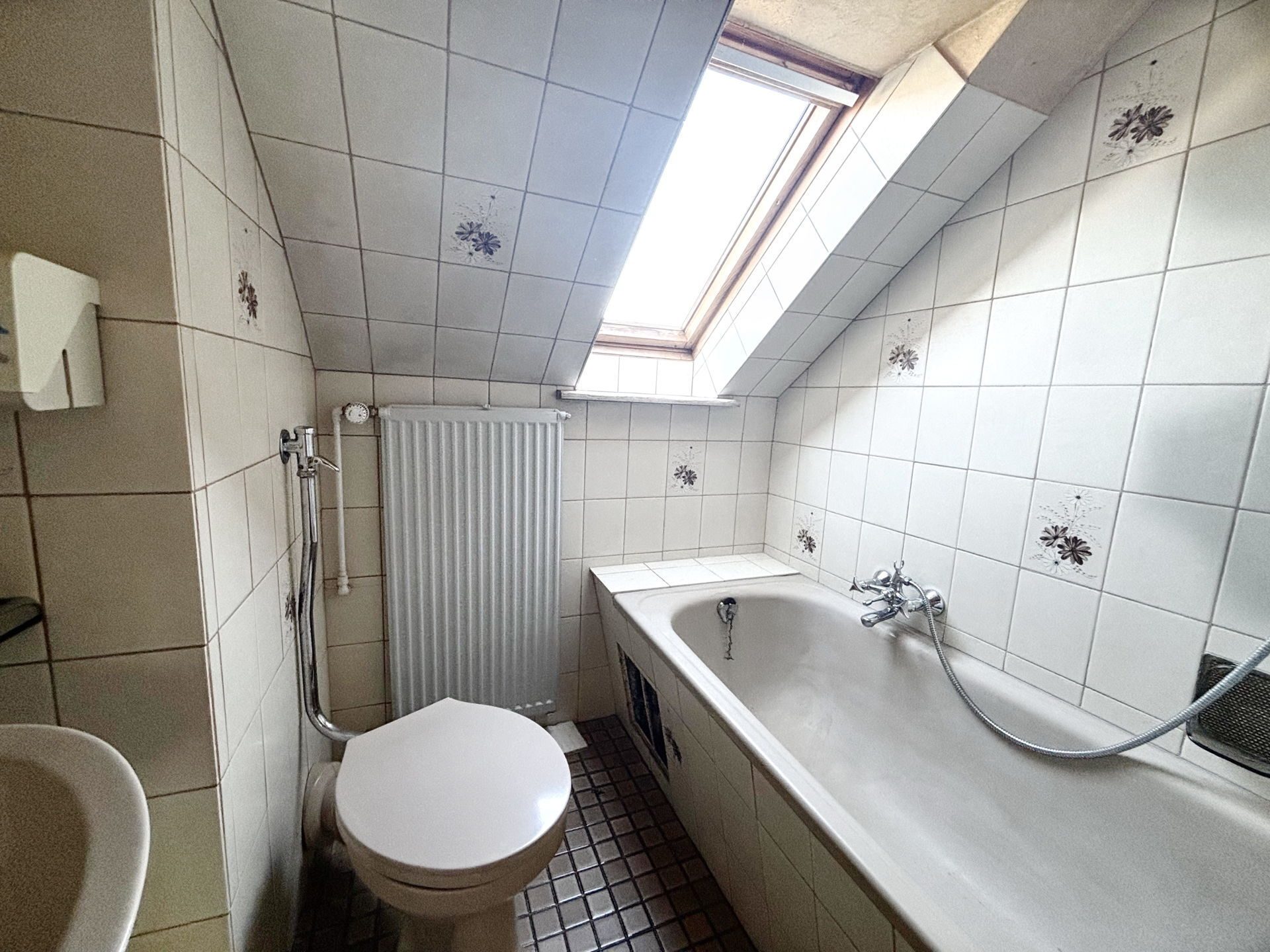Immobilienangebot - Detmold / Heidenoldendorf - Alle - Raum für Ihre Ideen: Zweifamilienhaus in ruhiger Hinterbebauung wartet auf frischen Wind!