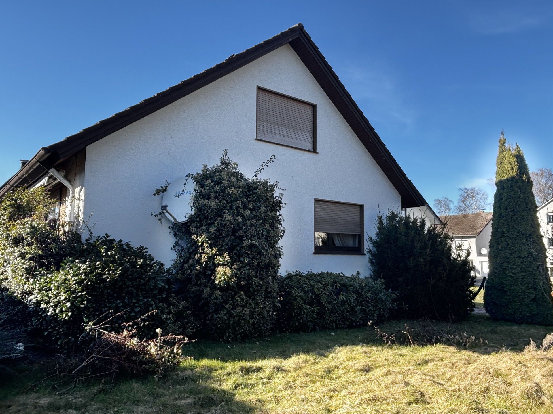 Immobilienangebot - Detmold / Heidenoldendorf - Alle - Raum für Ihre Ideen: Zweifamilienhaus in ruhiger Hinterbebauung wartet auf frischen Wind!