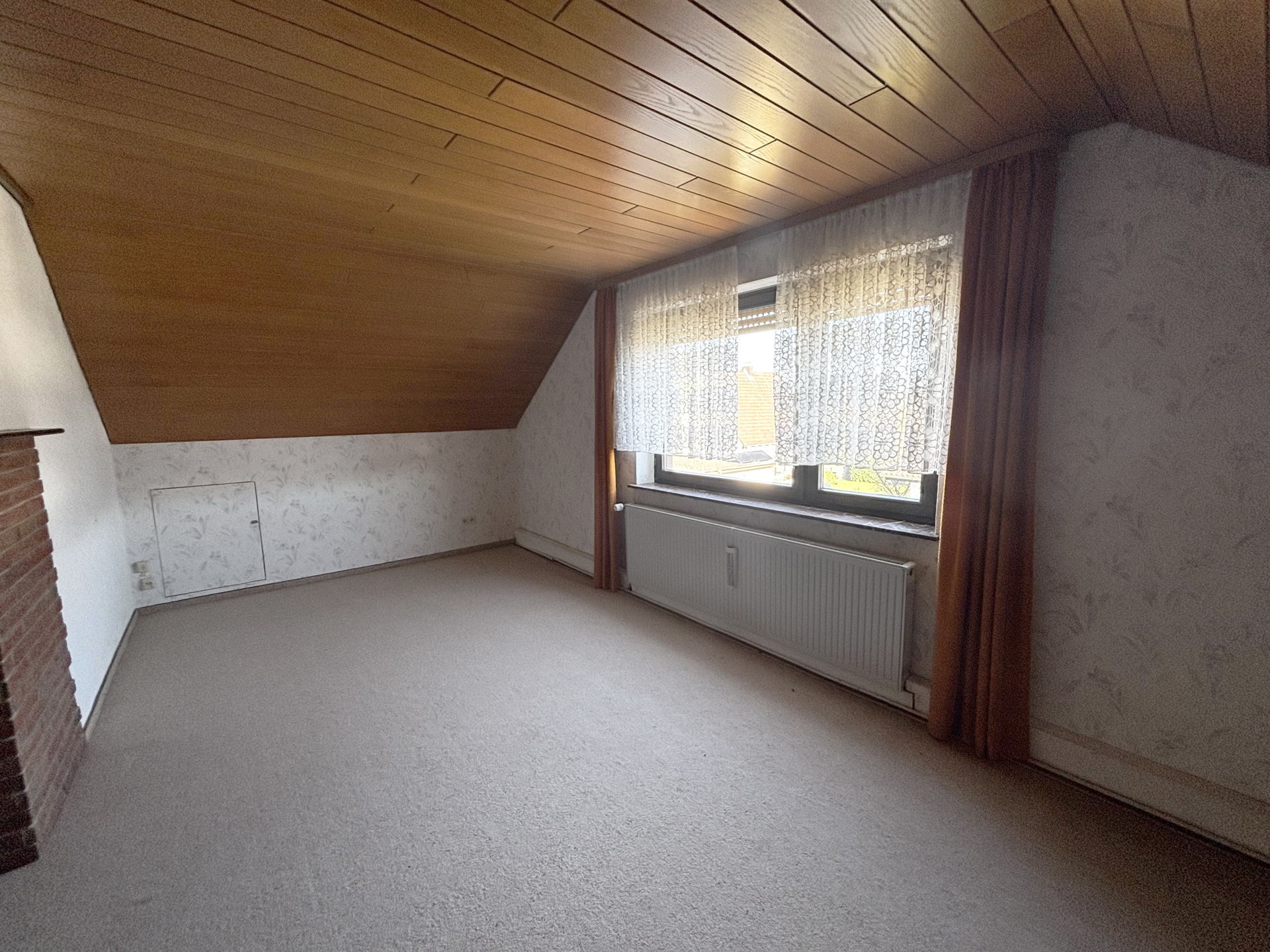 Immobilienangebot - Detmold / Heidenoldendorf - Alle - Raum für Ihre Ideen: Zweifamilienhaus in ruhiger Hinterbebauung wartet auf frischen Wind!