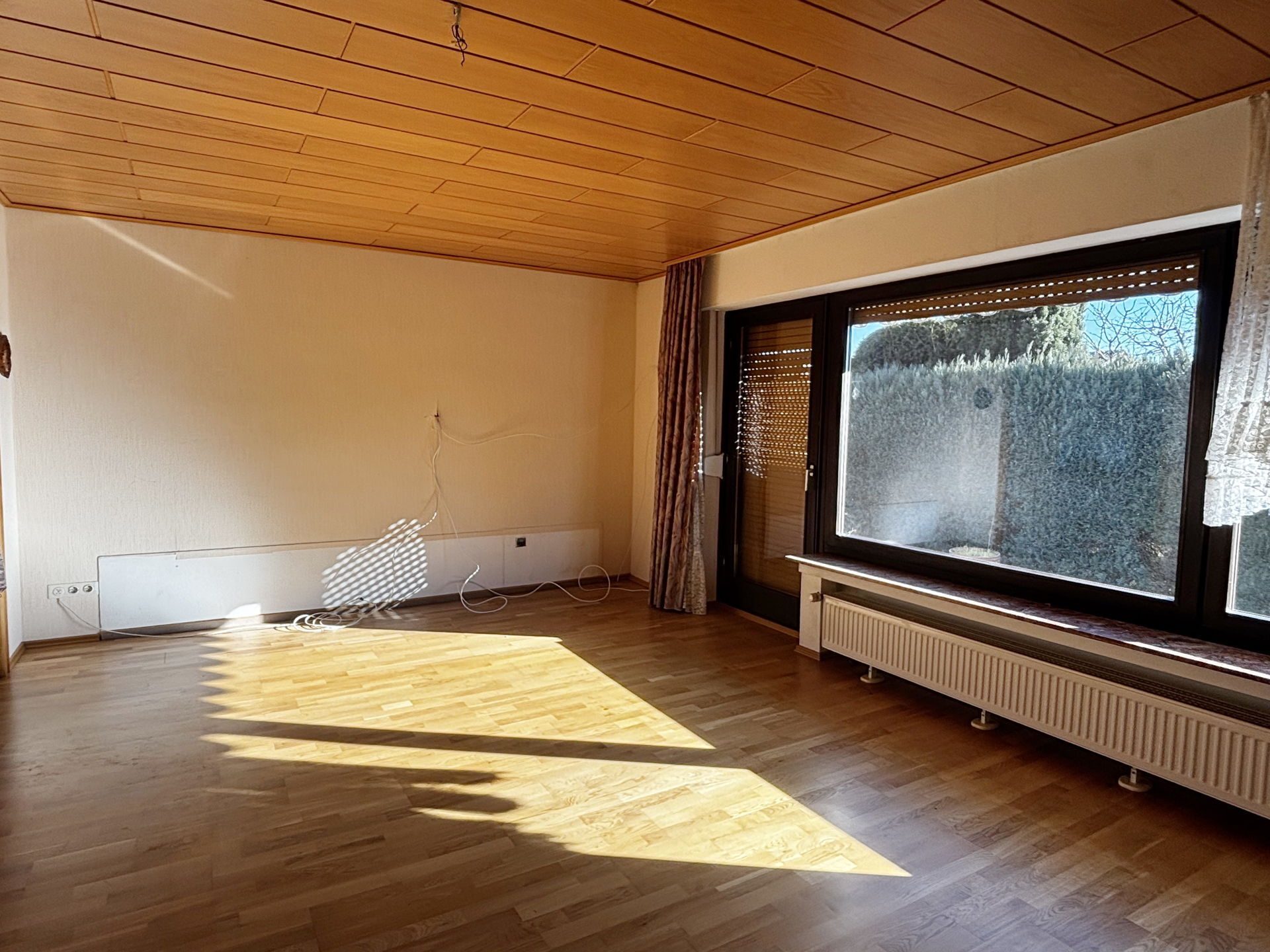 Immobilienangebot - Detmold / Heidenoldendorf - Alle - Raum für Ihre Ideen: Zweifamilienhaus in ruhiger Hinterbebauung wartet auf frischen Wind!