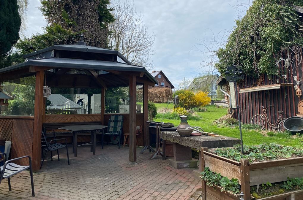 Immobilienangebot - Höxter / Ovenhausen - Alle - Großzügiges Wohnhaus mit Potenzial - für Familien und Individualisten